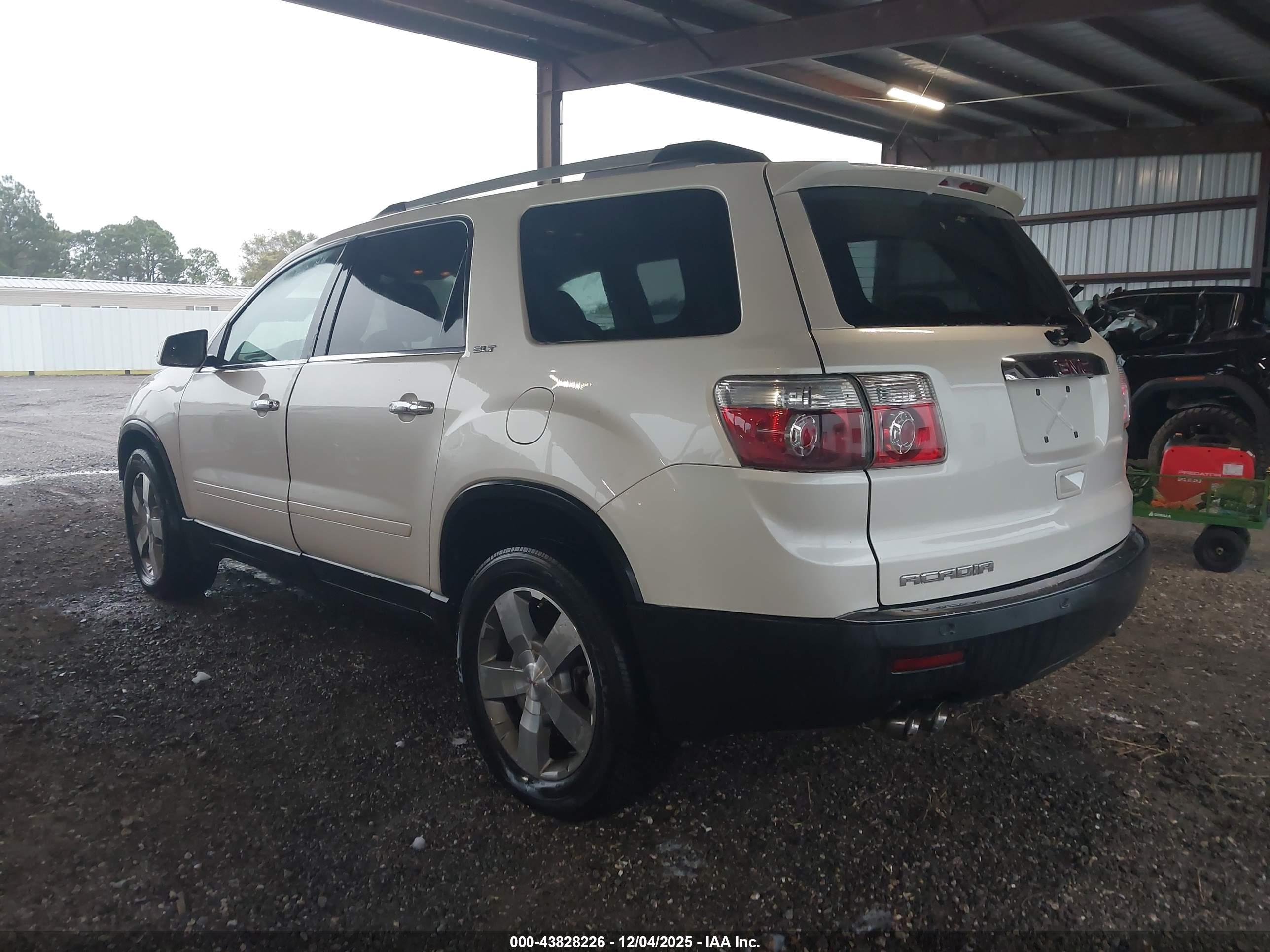 GMC ACADIA image 3