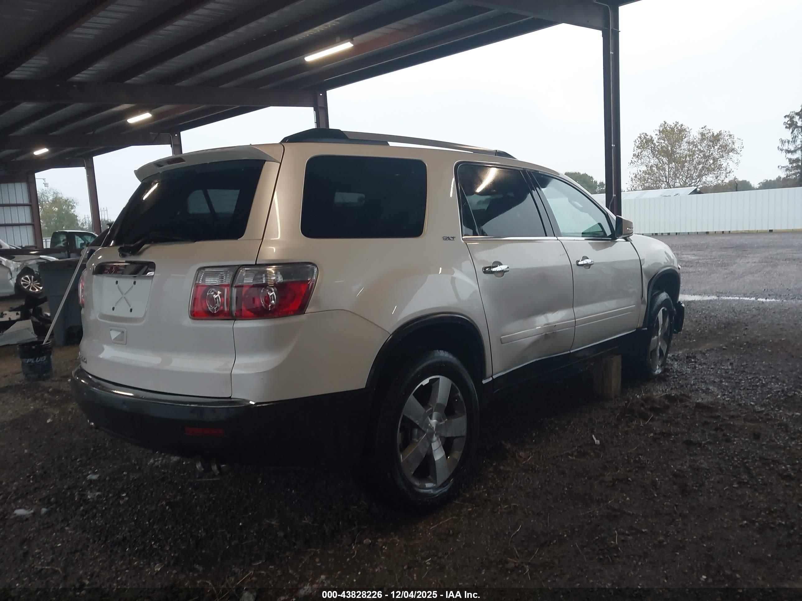 GMC ACADIA image 4