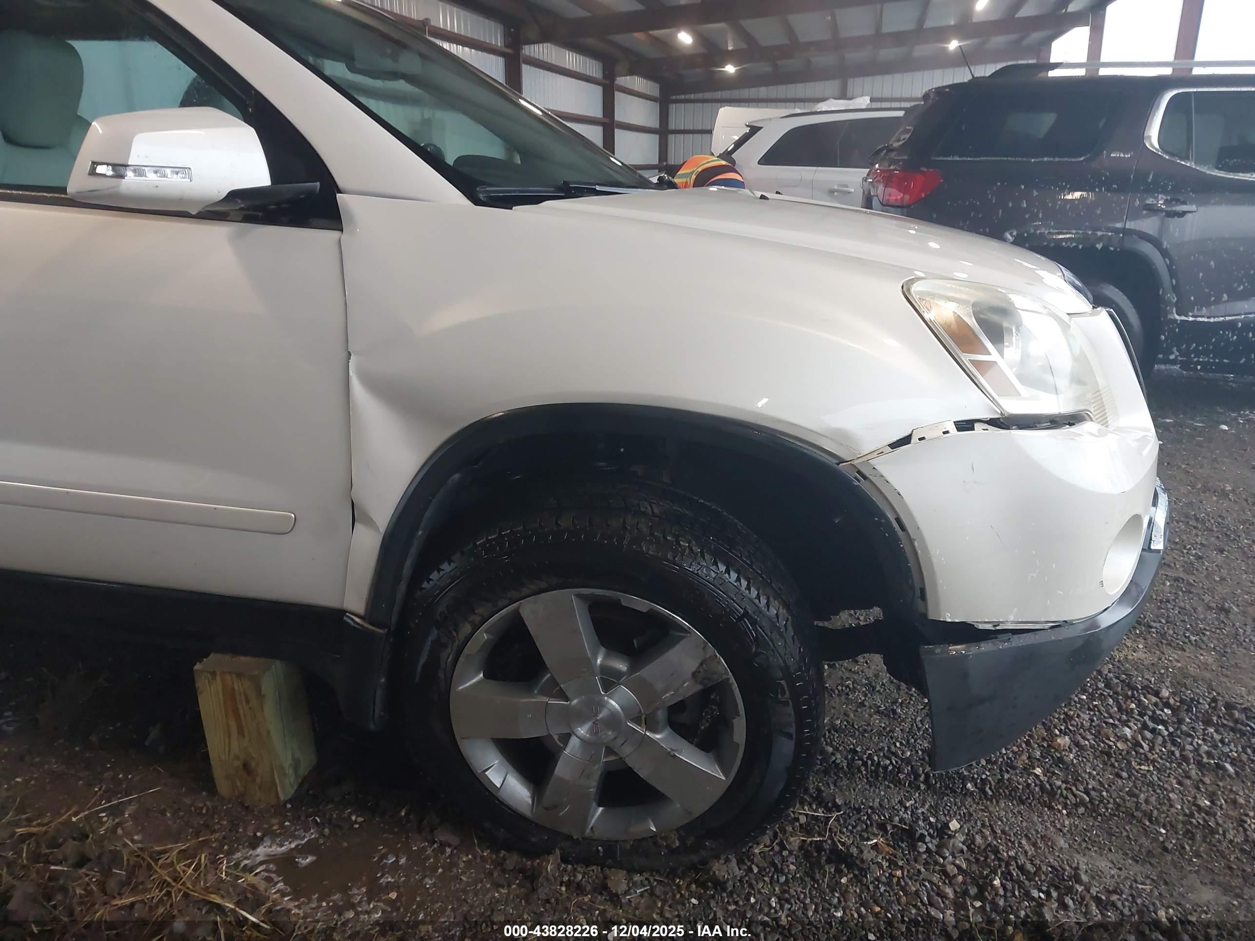GMC ACADIA image 6