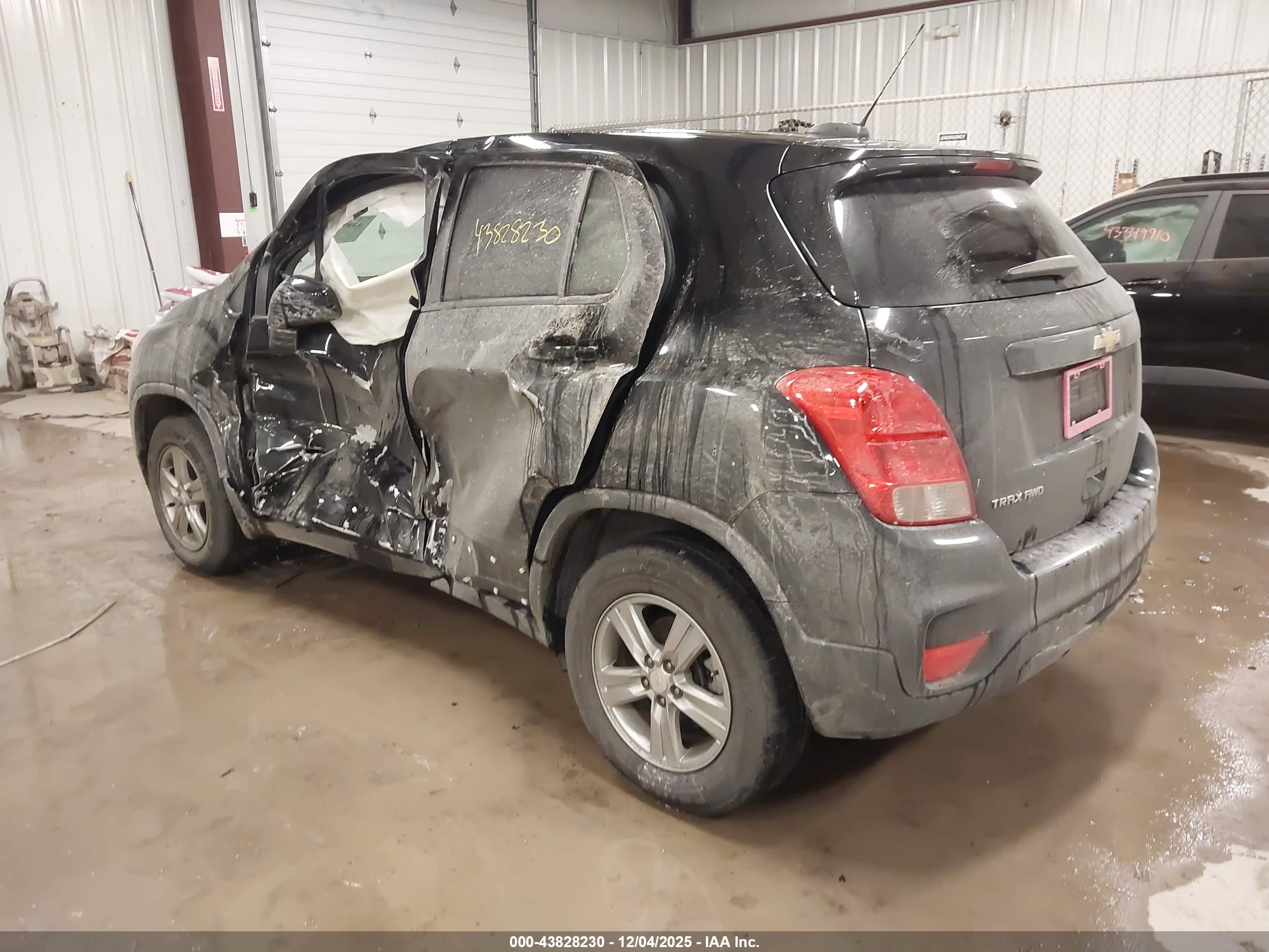 CHEVROLET TRAX image 3