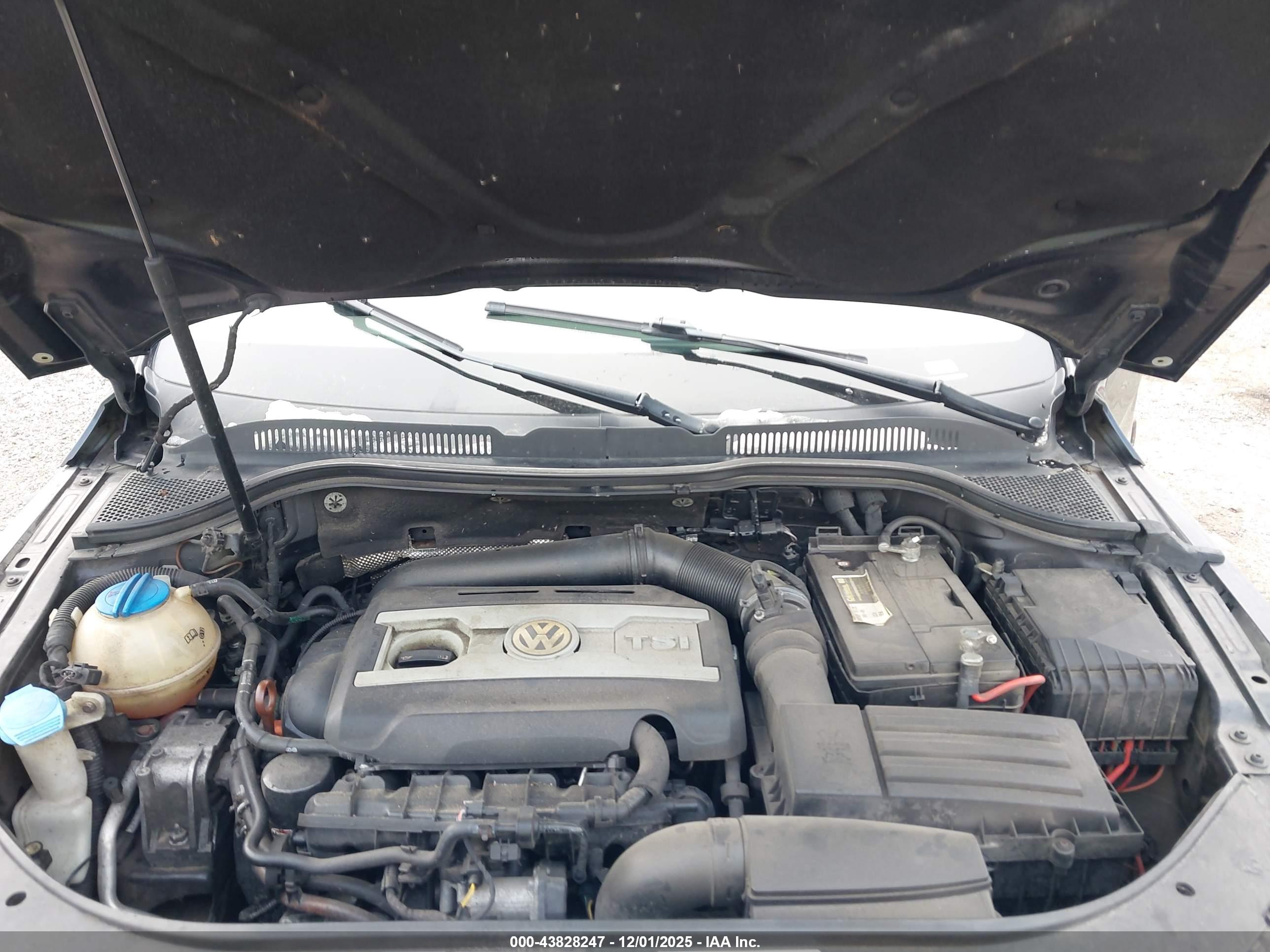 VOLKSWAGEN CC image 10