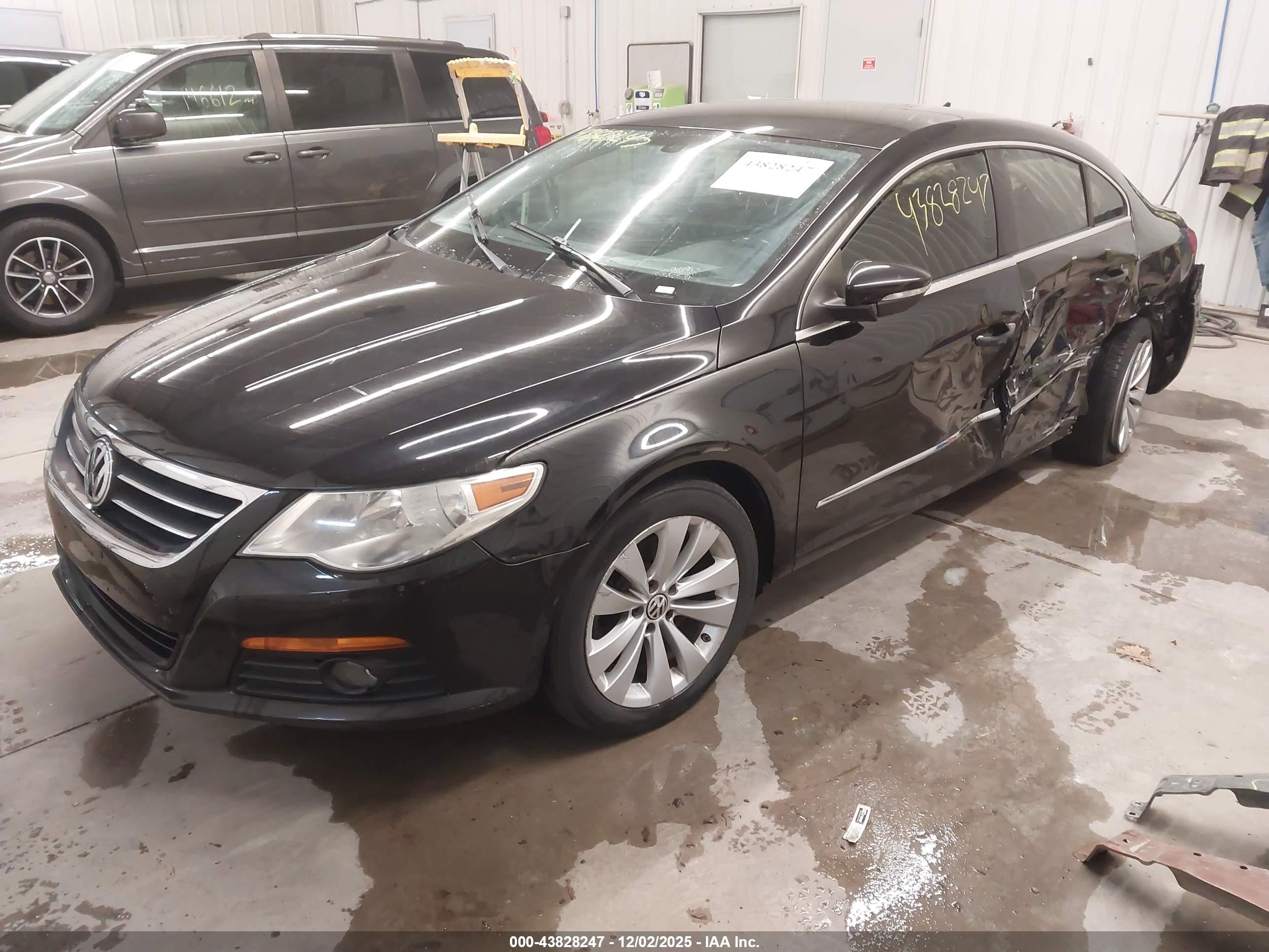 VOLKSWAGEN CC image 2