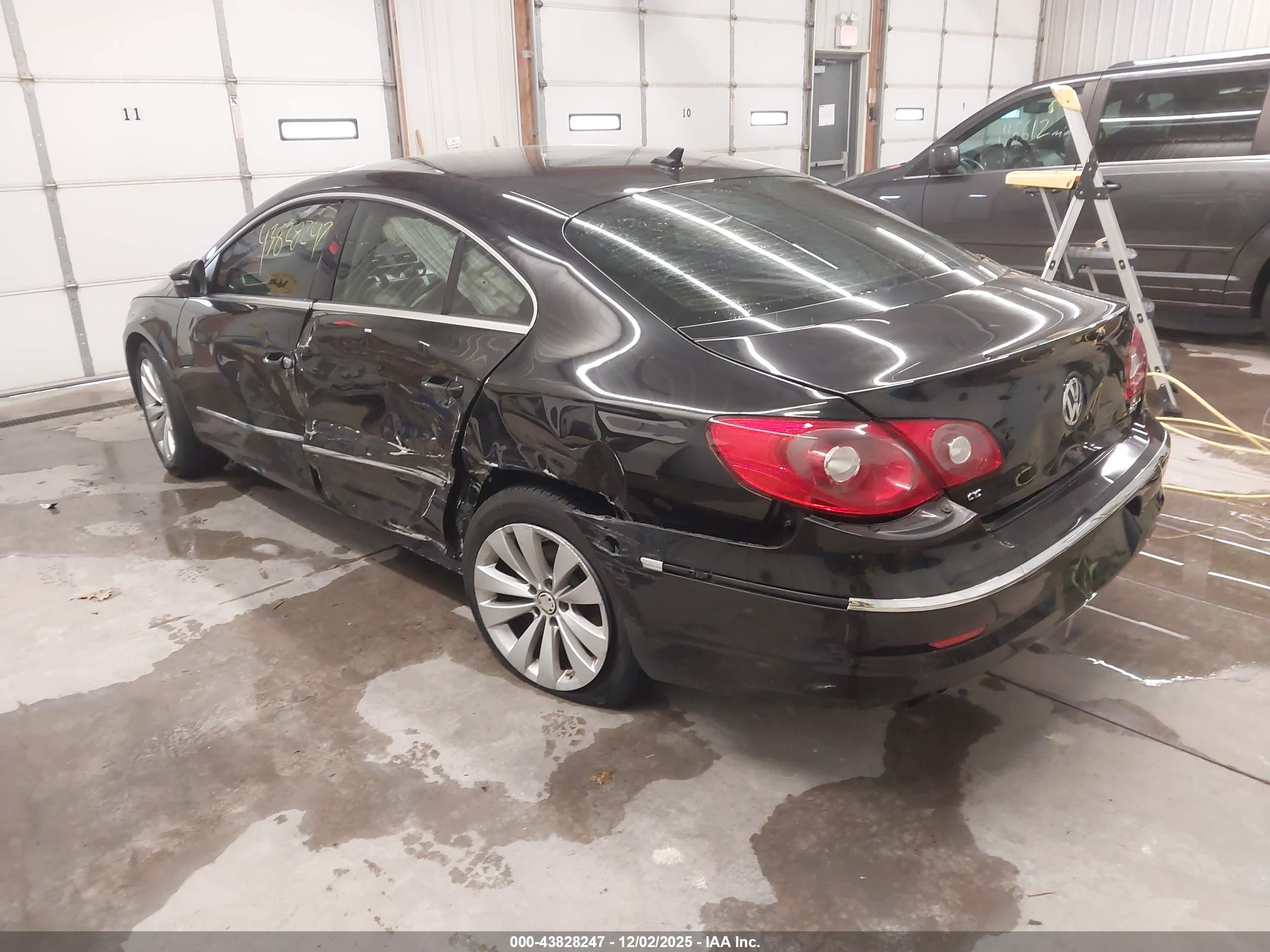 VOLKSWAGEN CC image 3