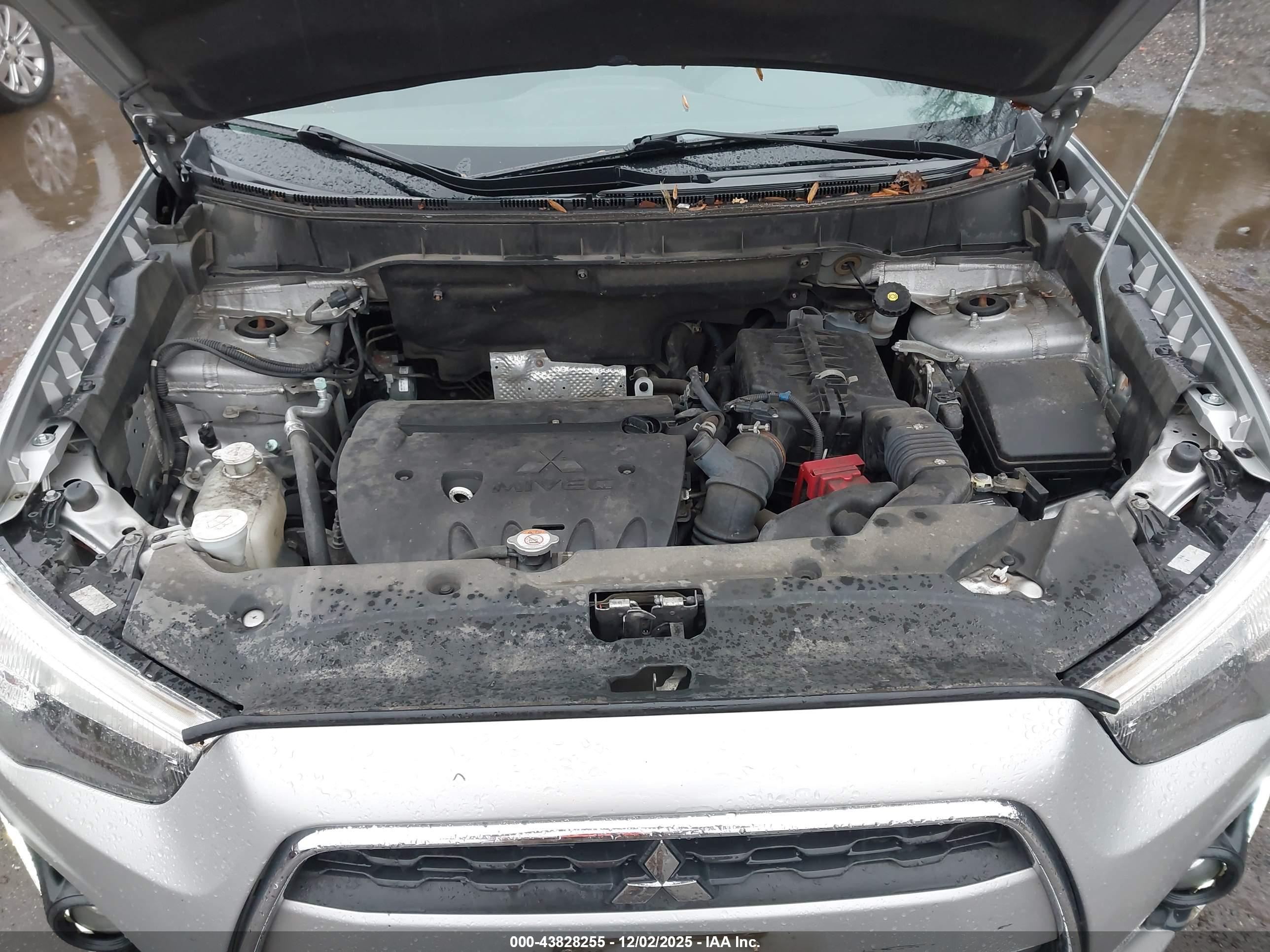 MITSUBISHI OUTLANDER image 10