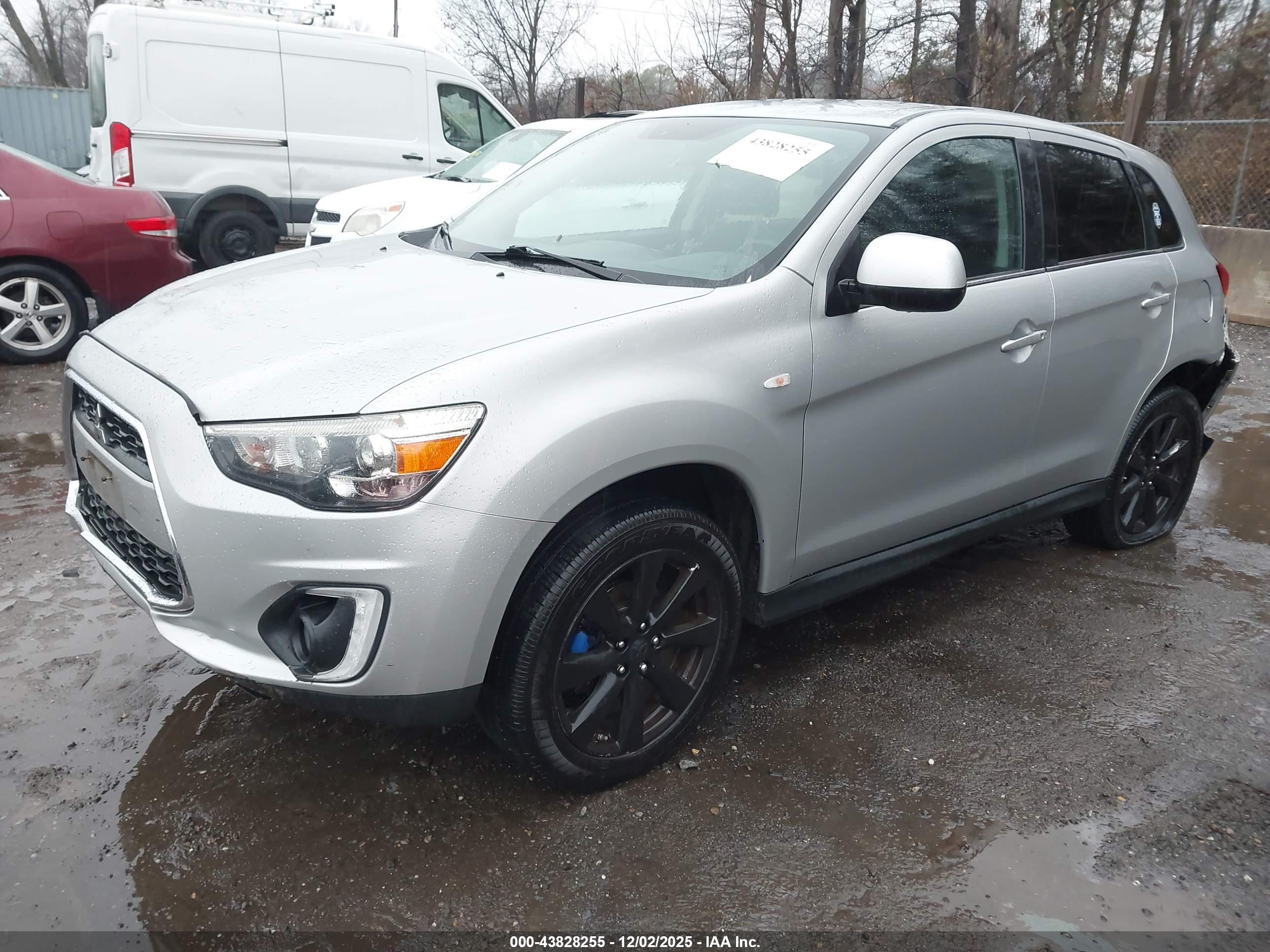 MITSUBISHI OUTLANDER image 2