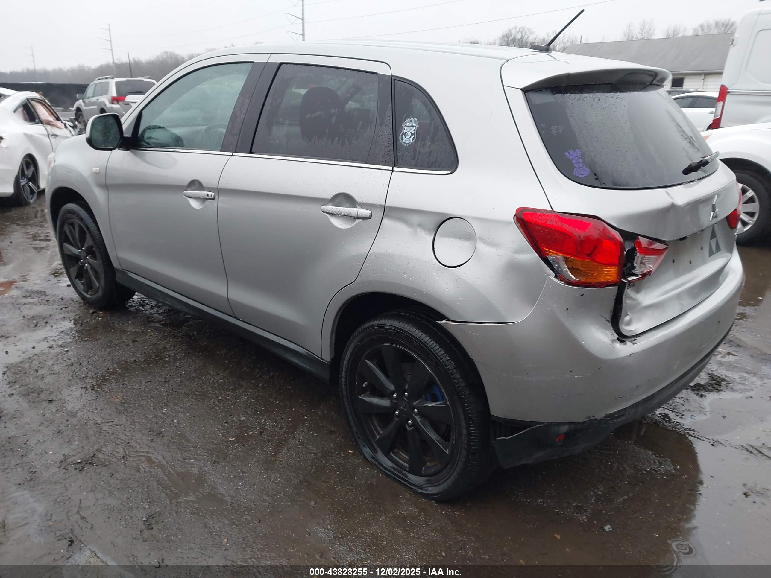 MITSUBISHI OUTLANDER image 3