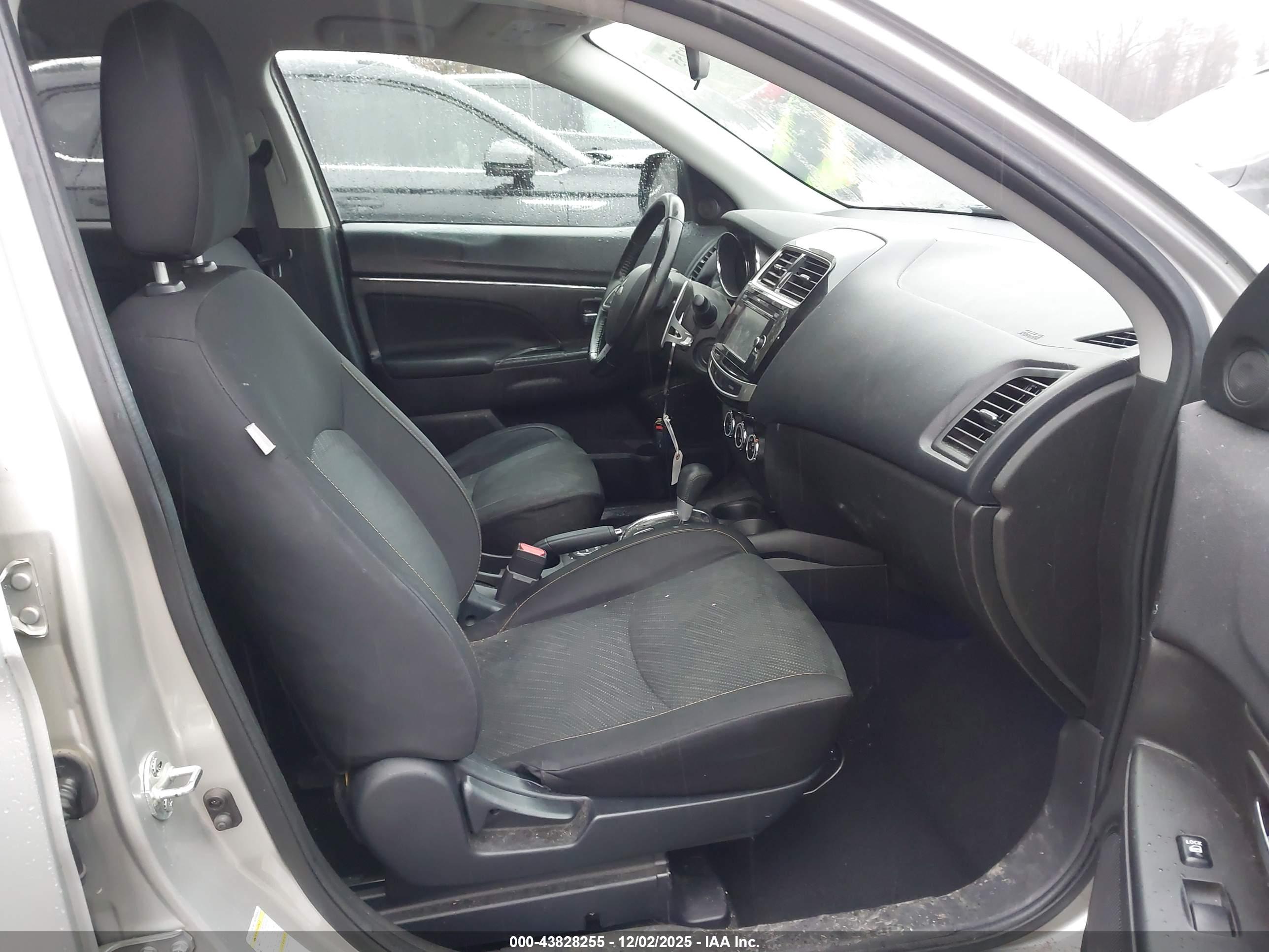 MITSUBISHI OUTLANDER image 5