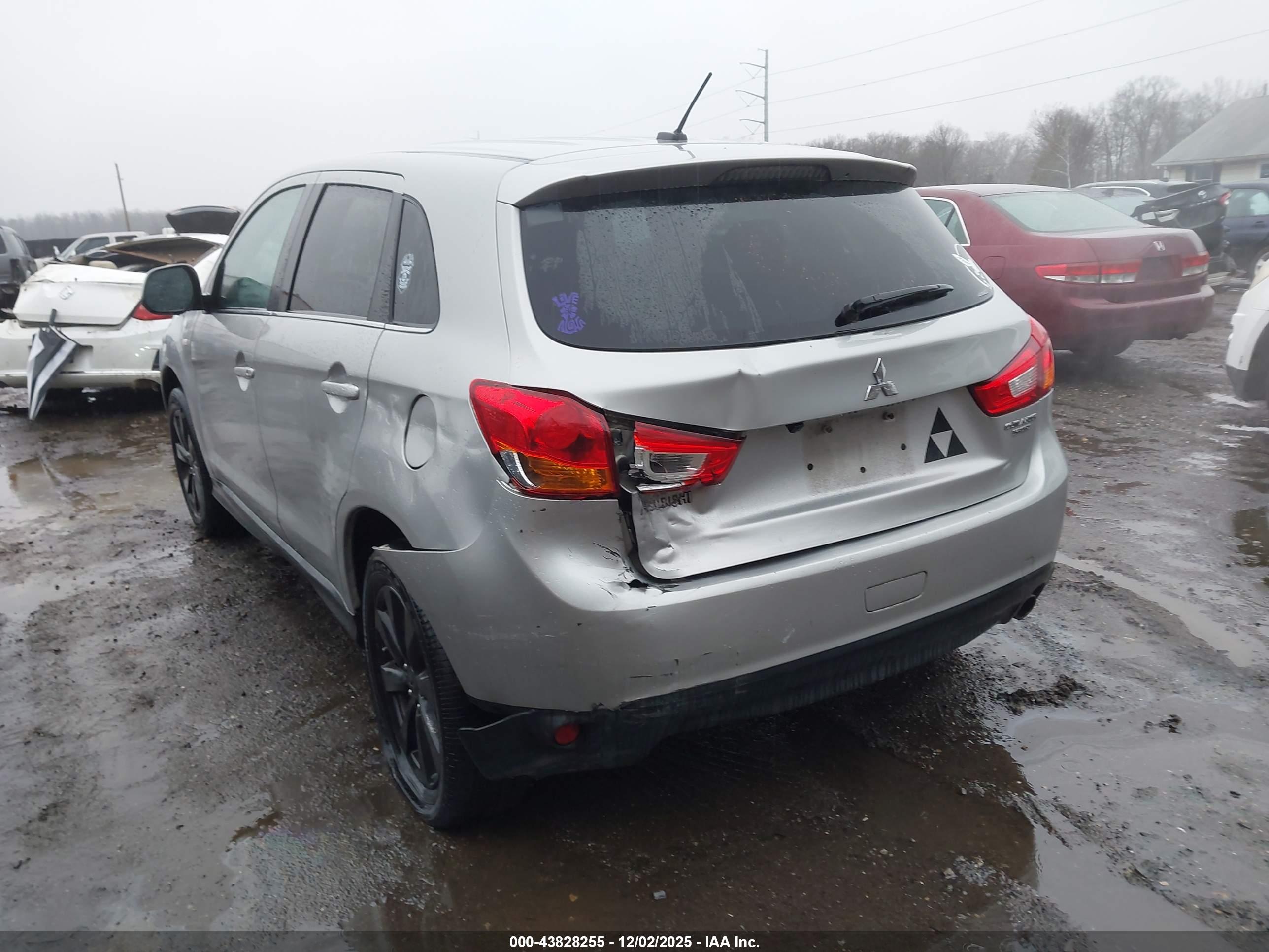MITSUBISHI OUTLANDER image 6