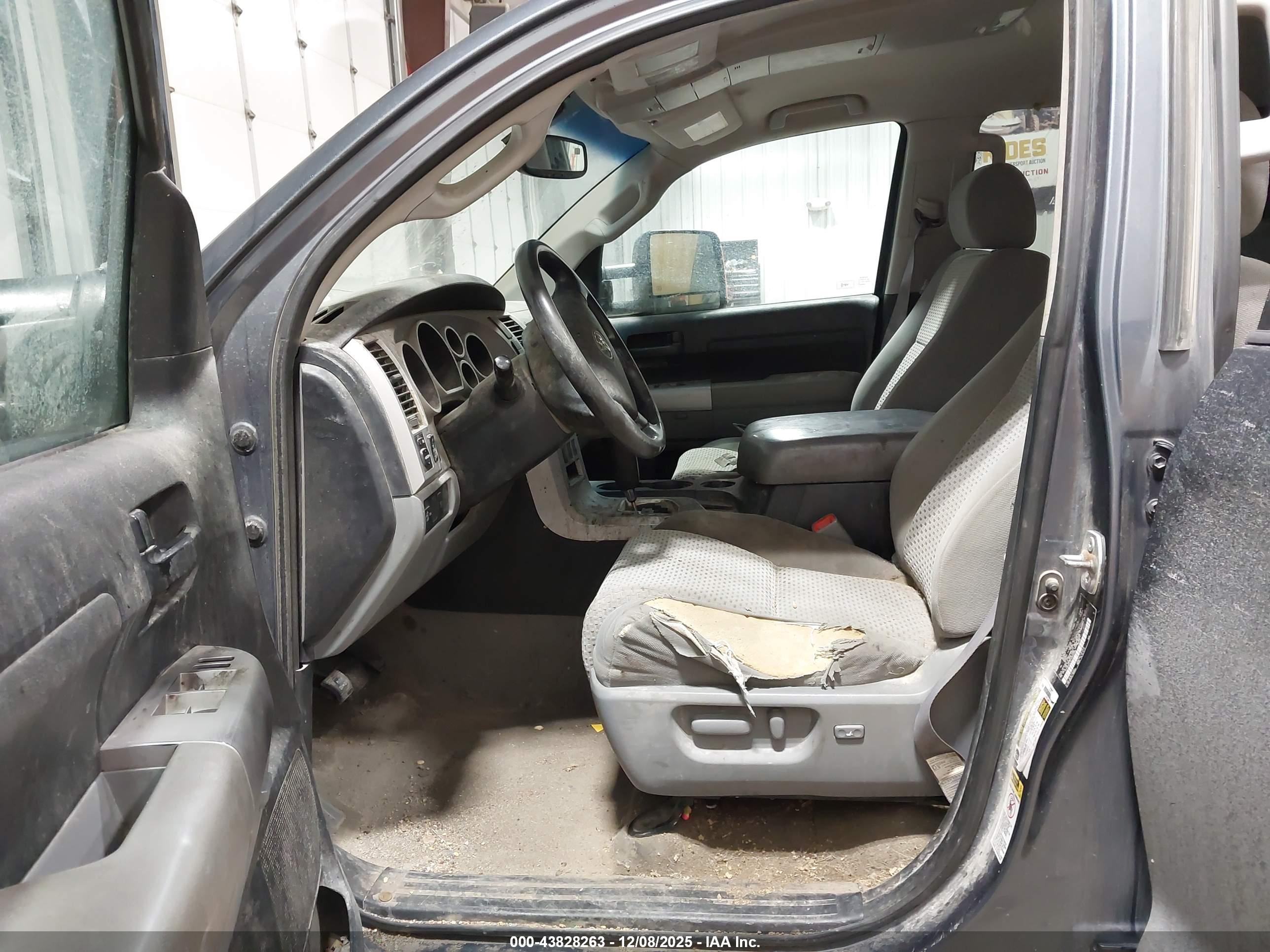 TOYOTA TUNDRA image 5