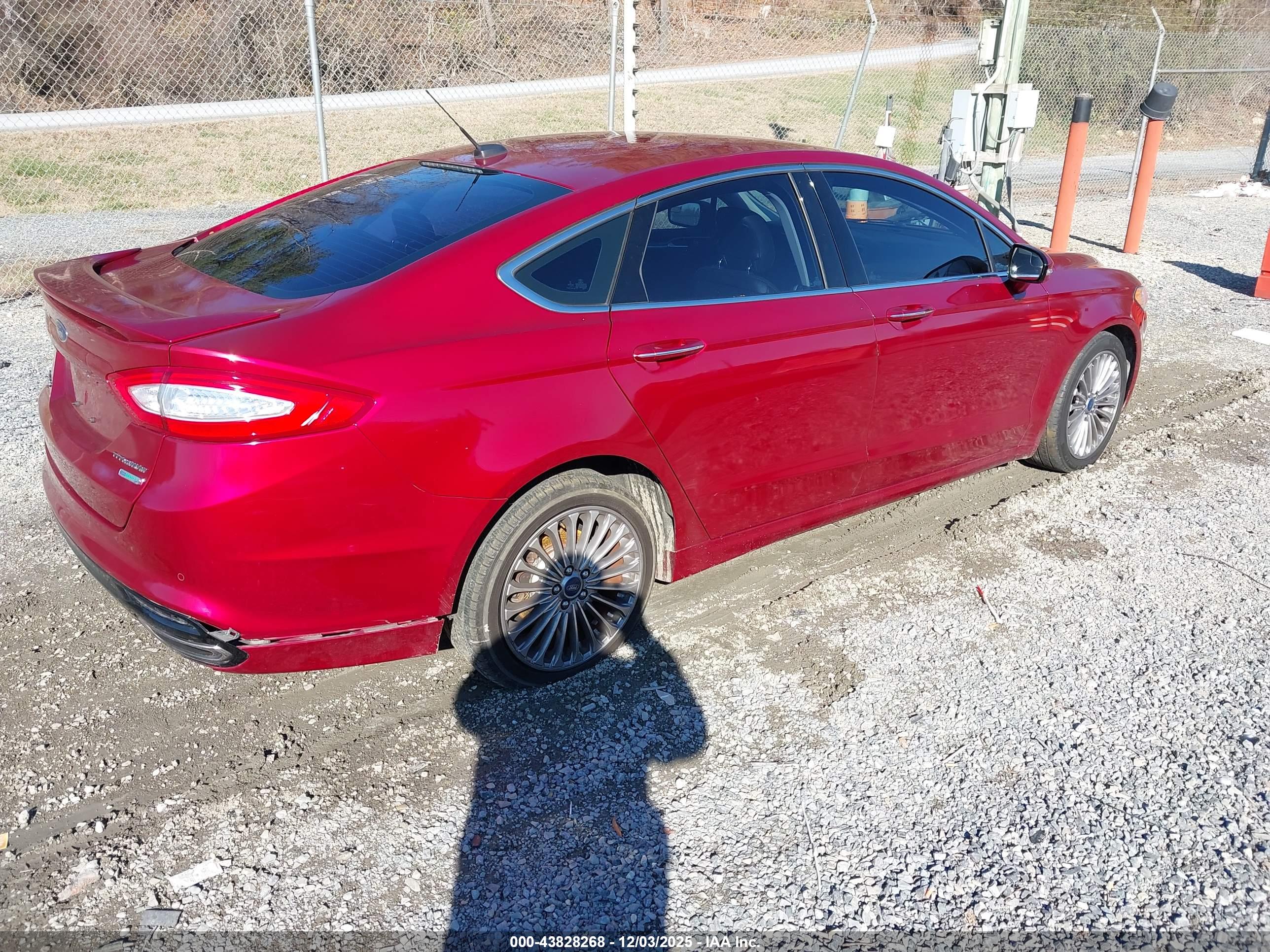 FORD FUSION image 4