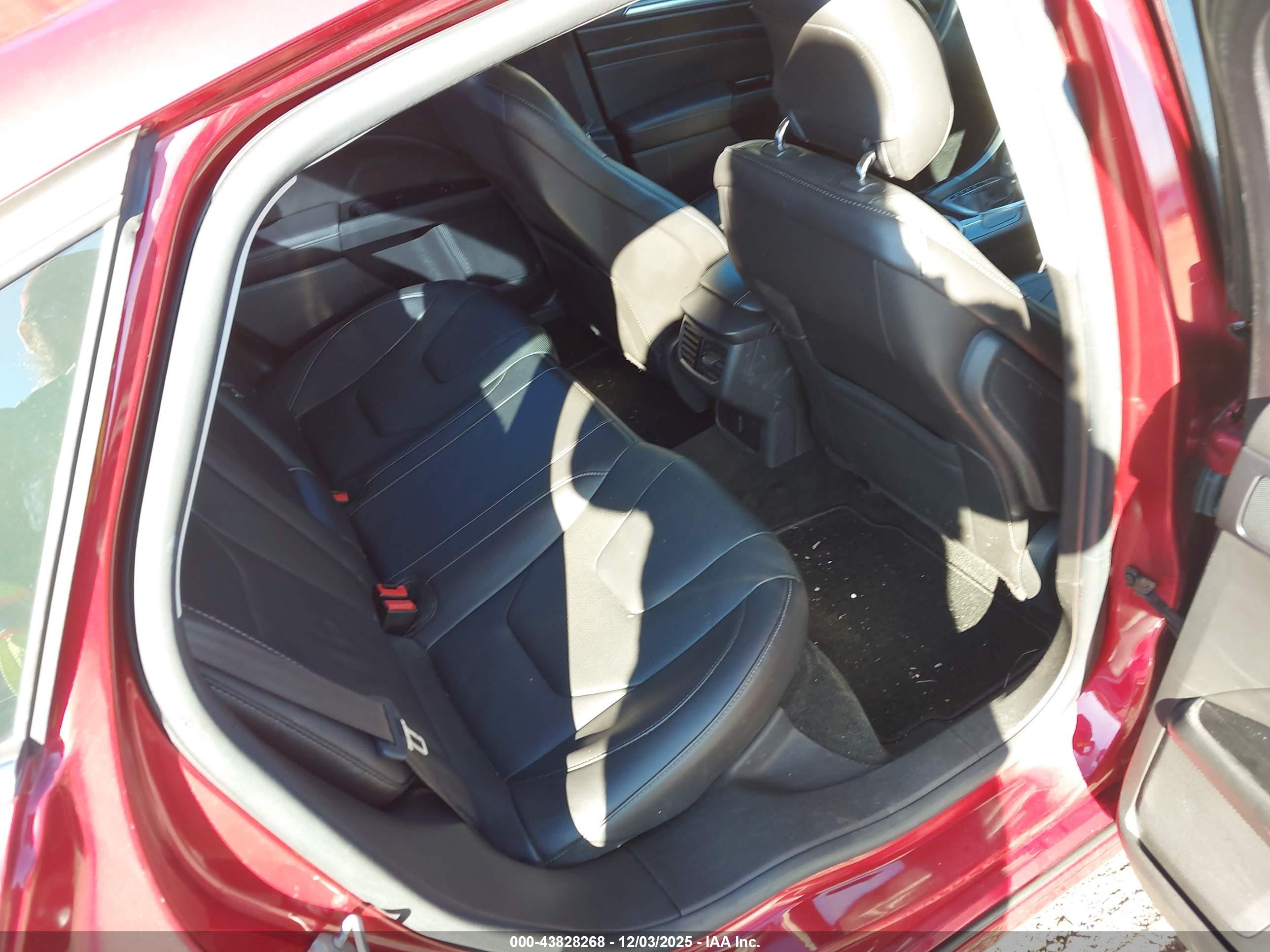 FORD FUSION image 8