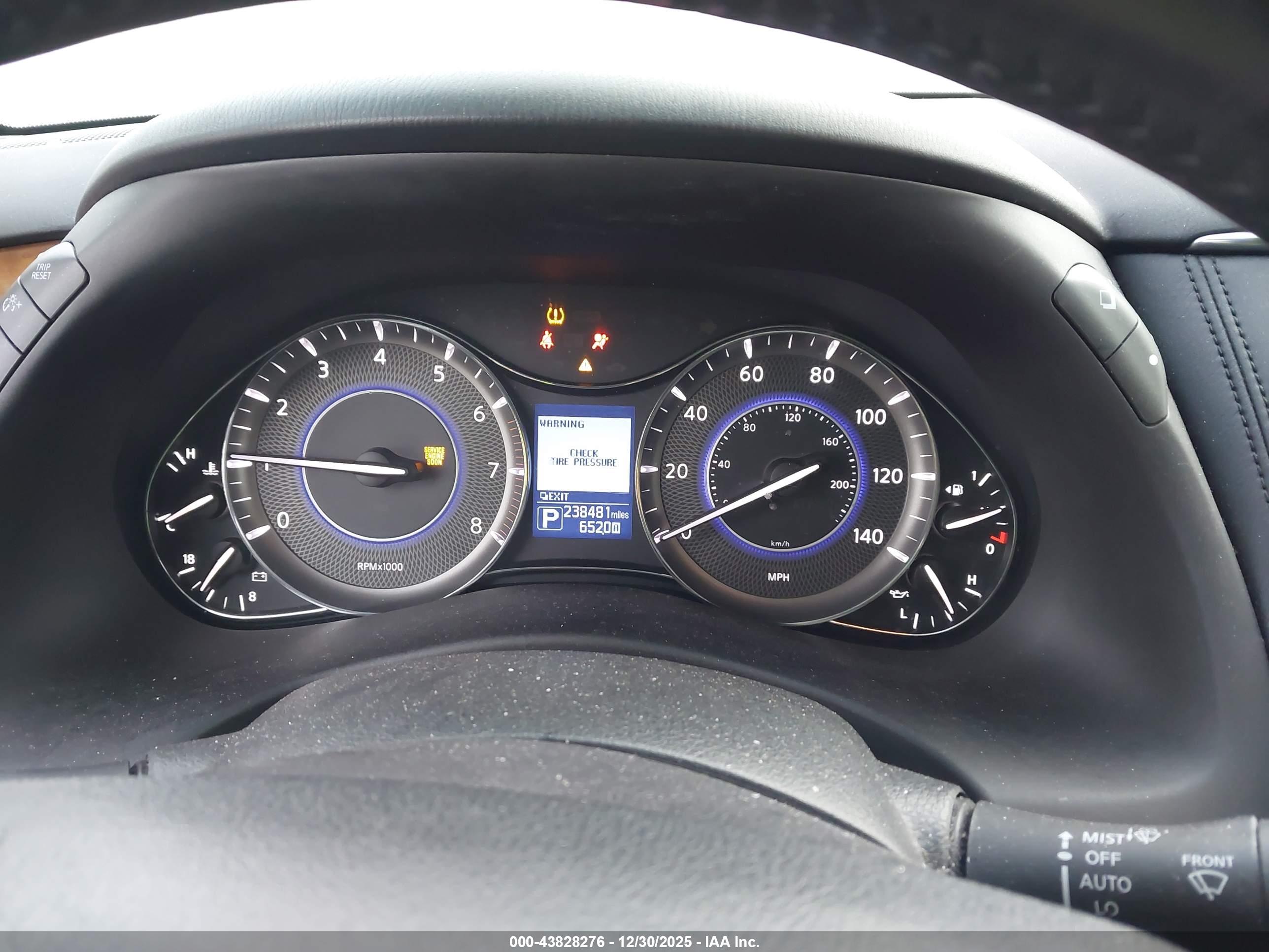 INFINITI QX80 image 7