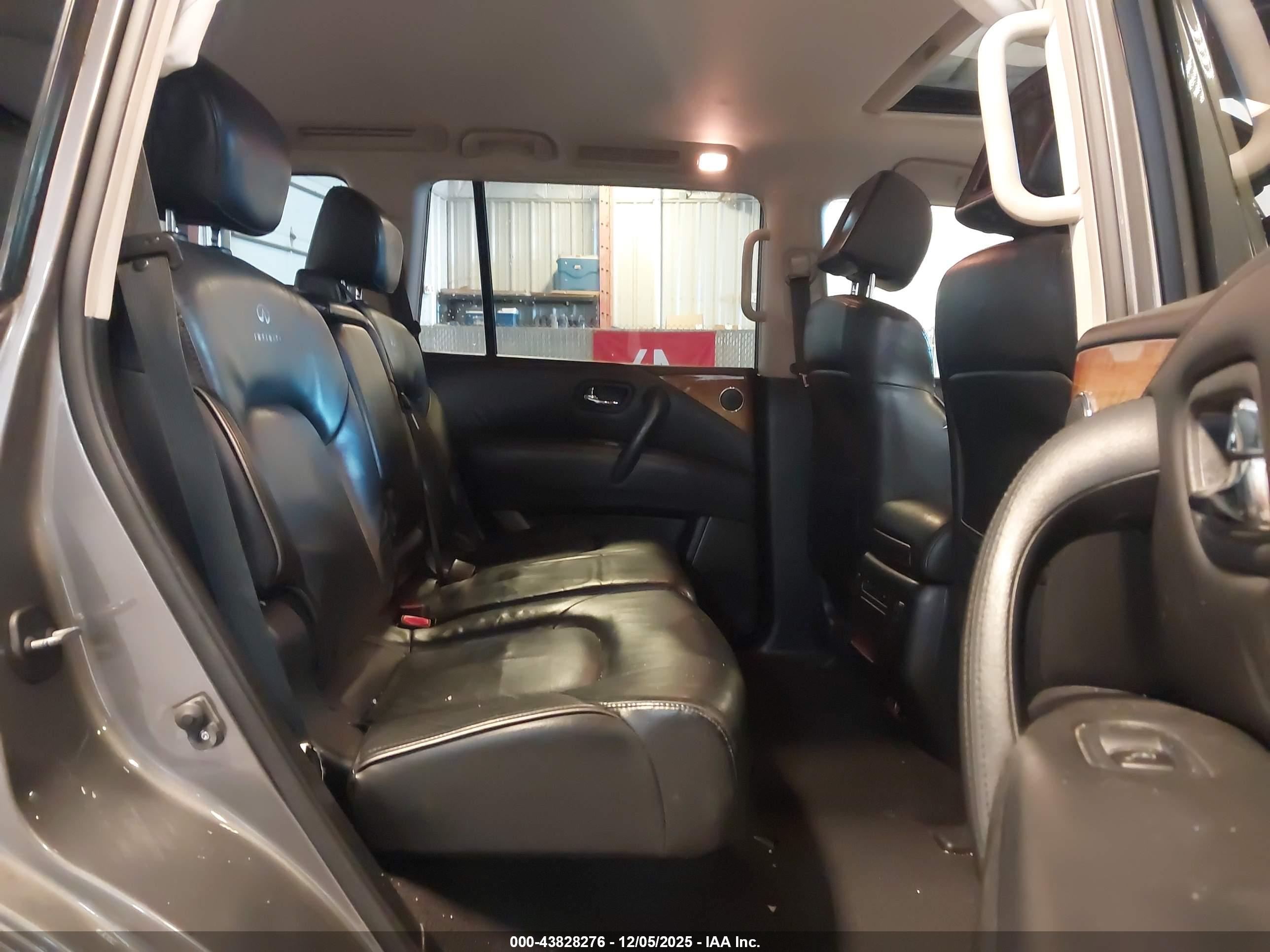 INFINITI QX80 image 8