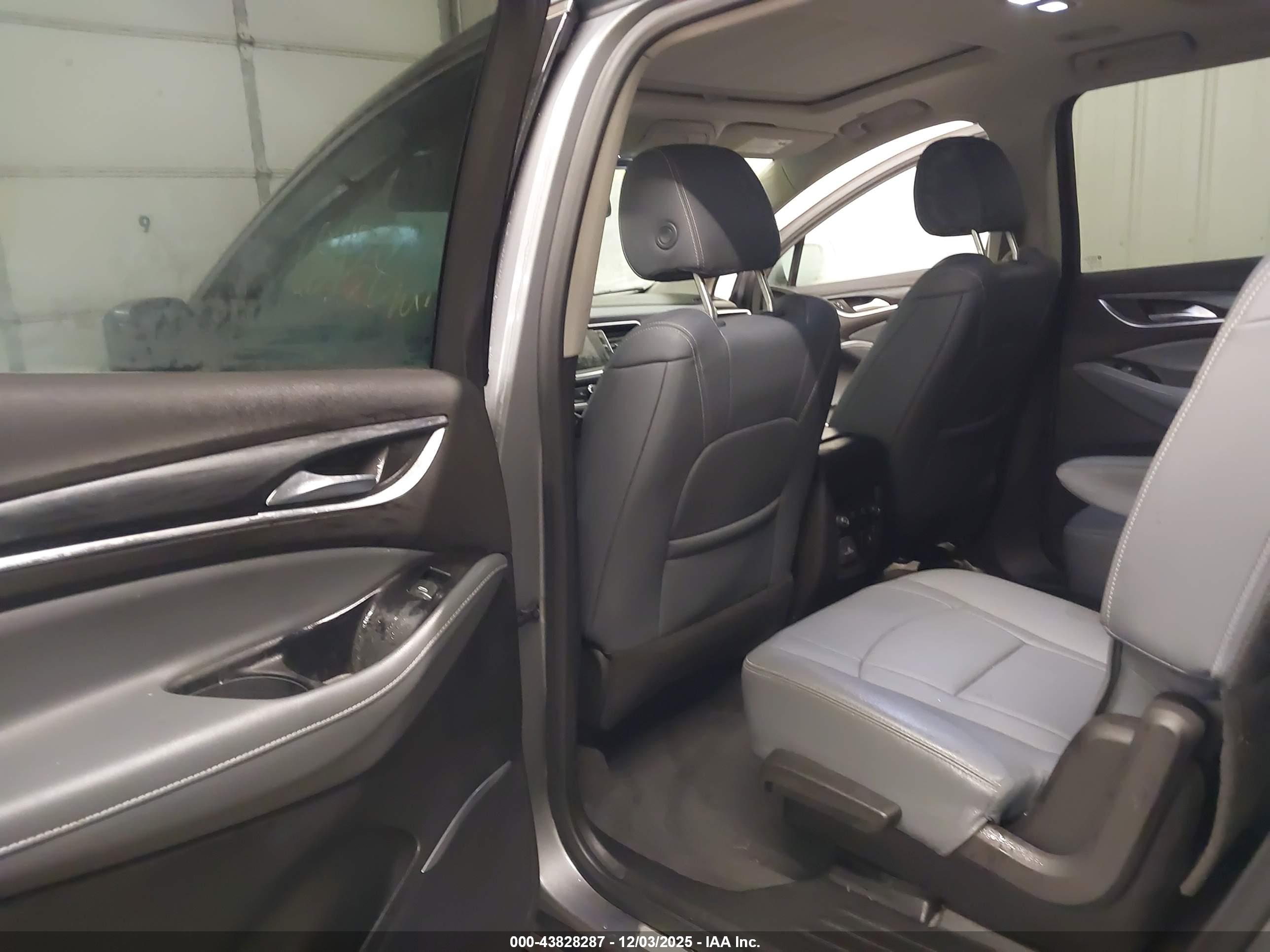 BUICK ENCLAVE image 8