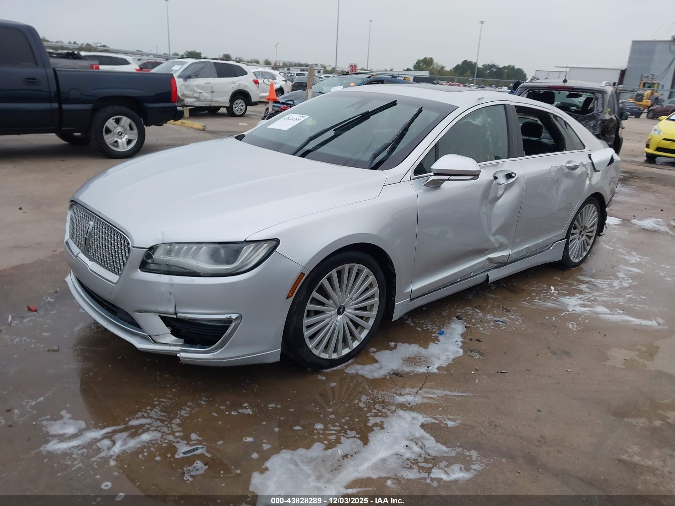 LINCOLN MKZ image 2