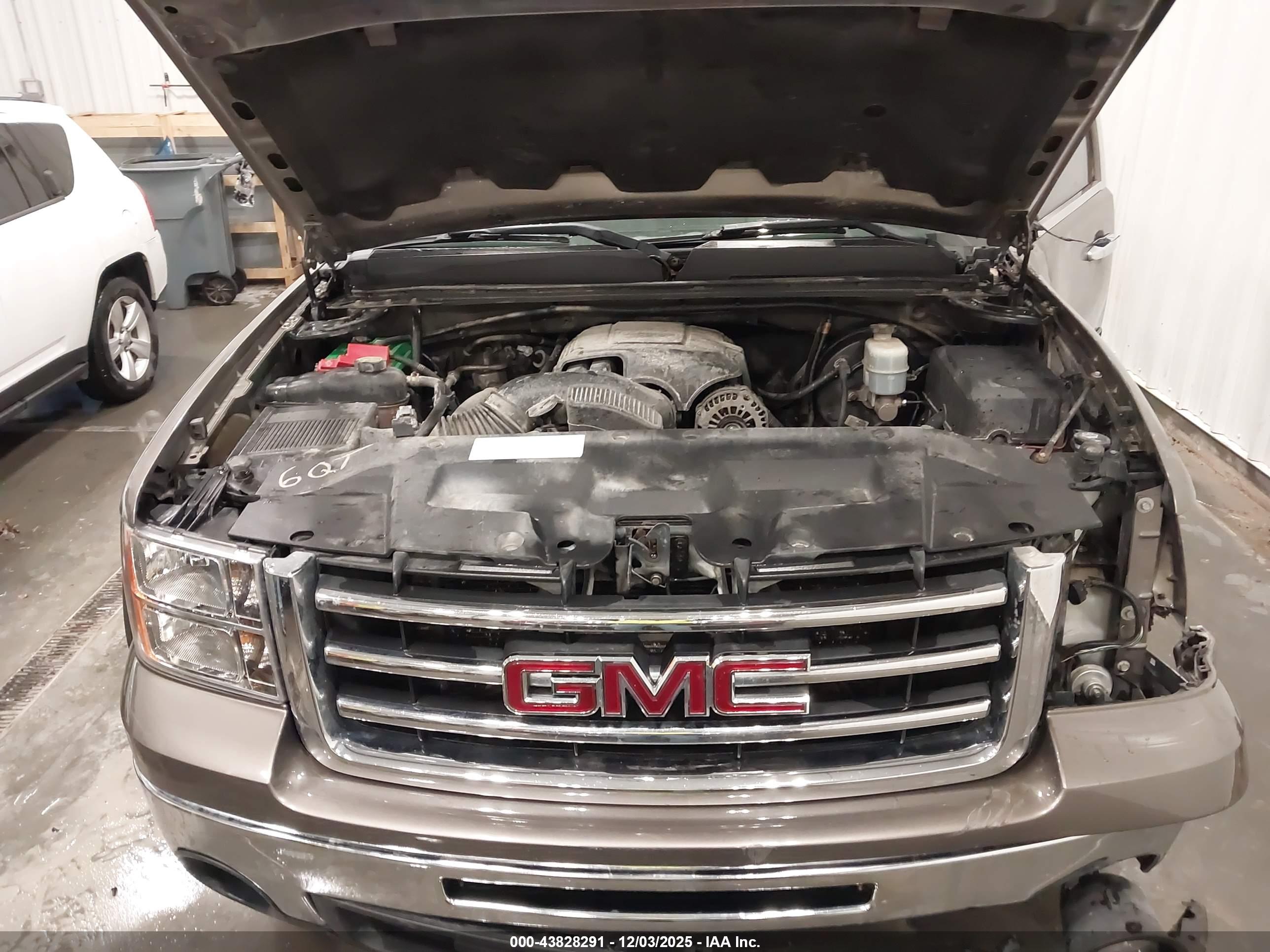 GMC SIERRA image 10