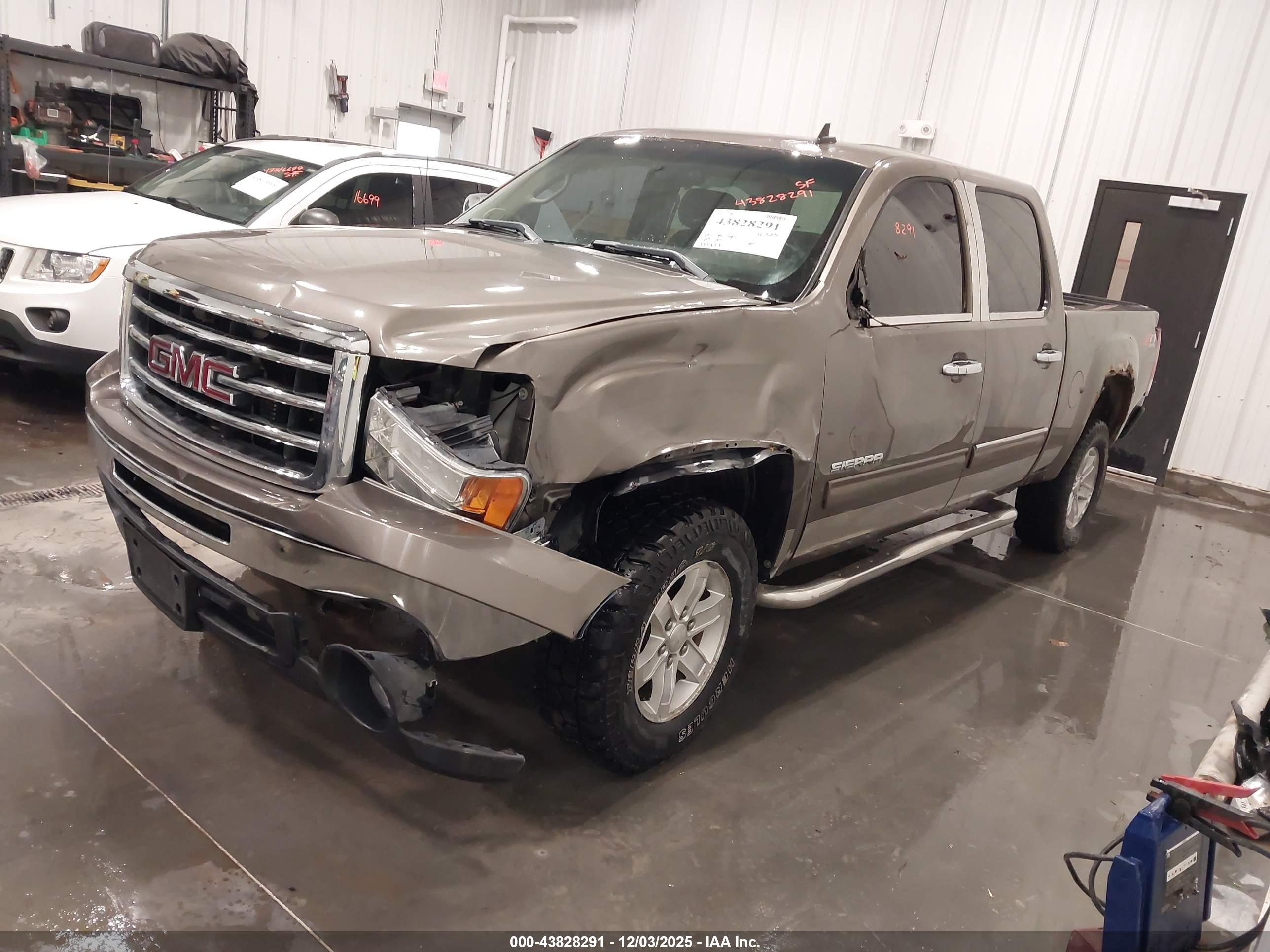 GMC SIERRA image 2