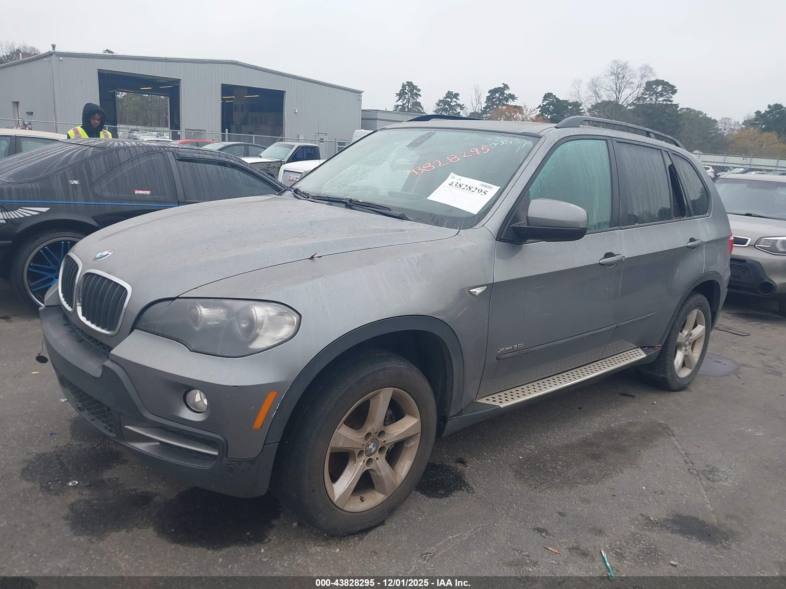BMW X5 image 2