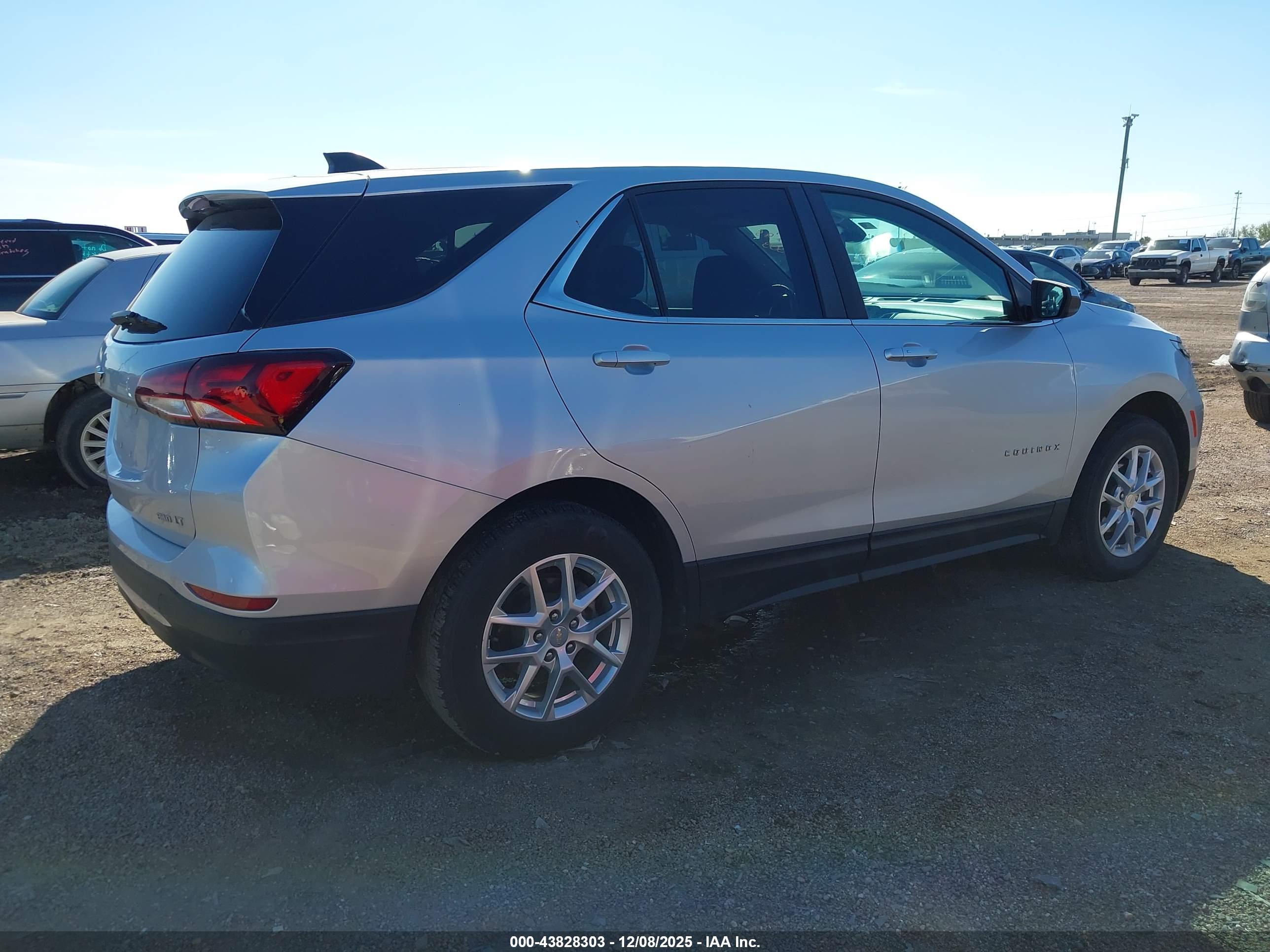 CHEVROLET EQUINOX image 4