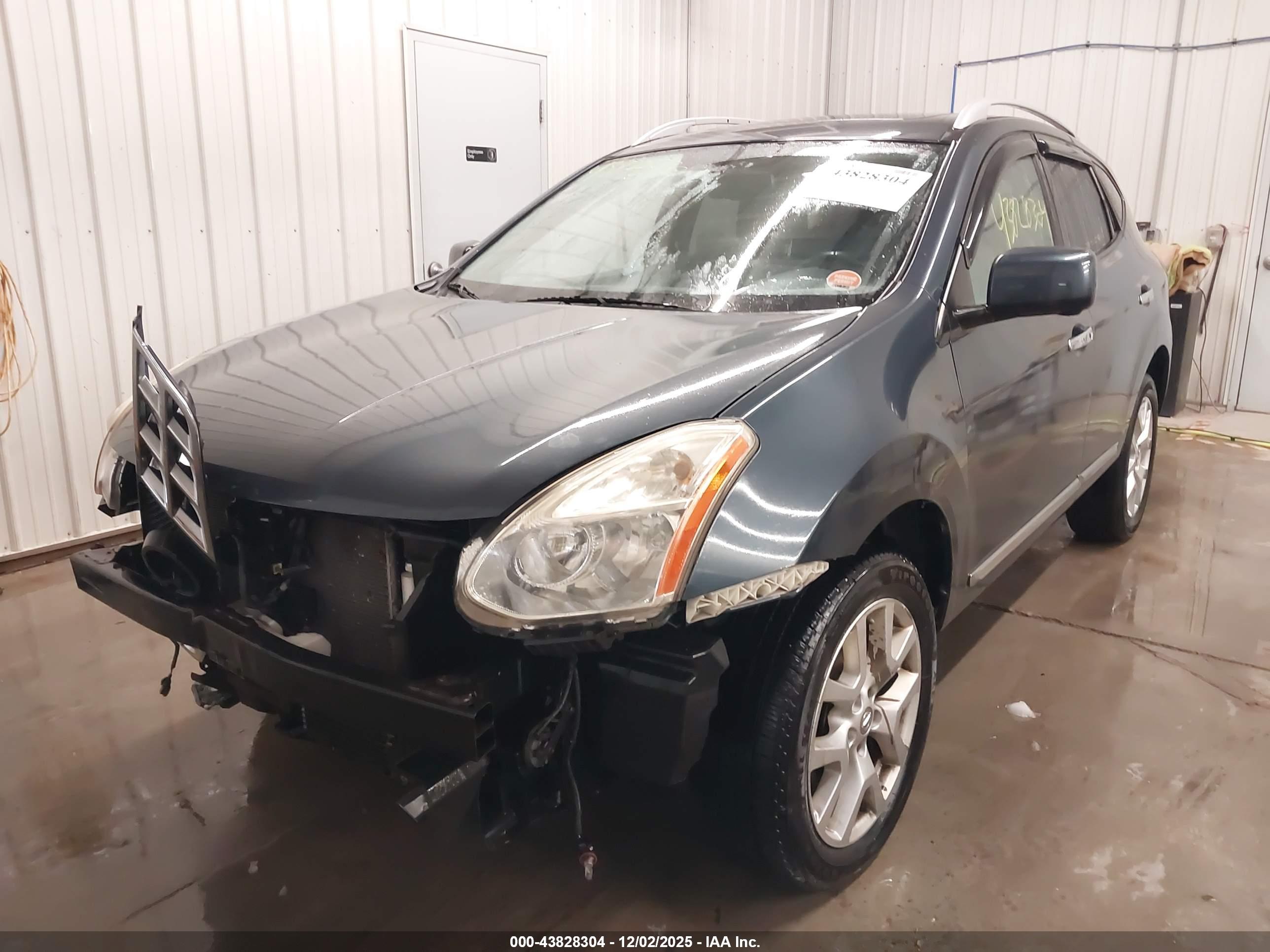 NISSAN ROGUE image 2