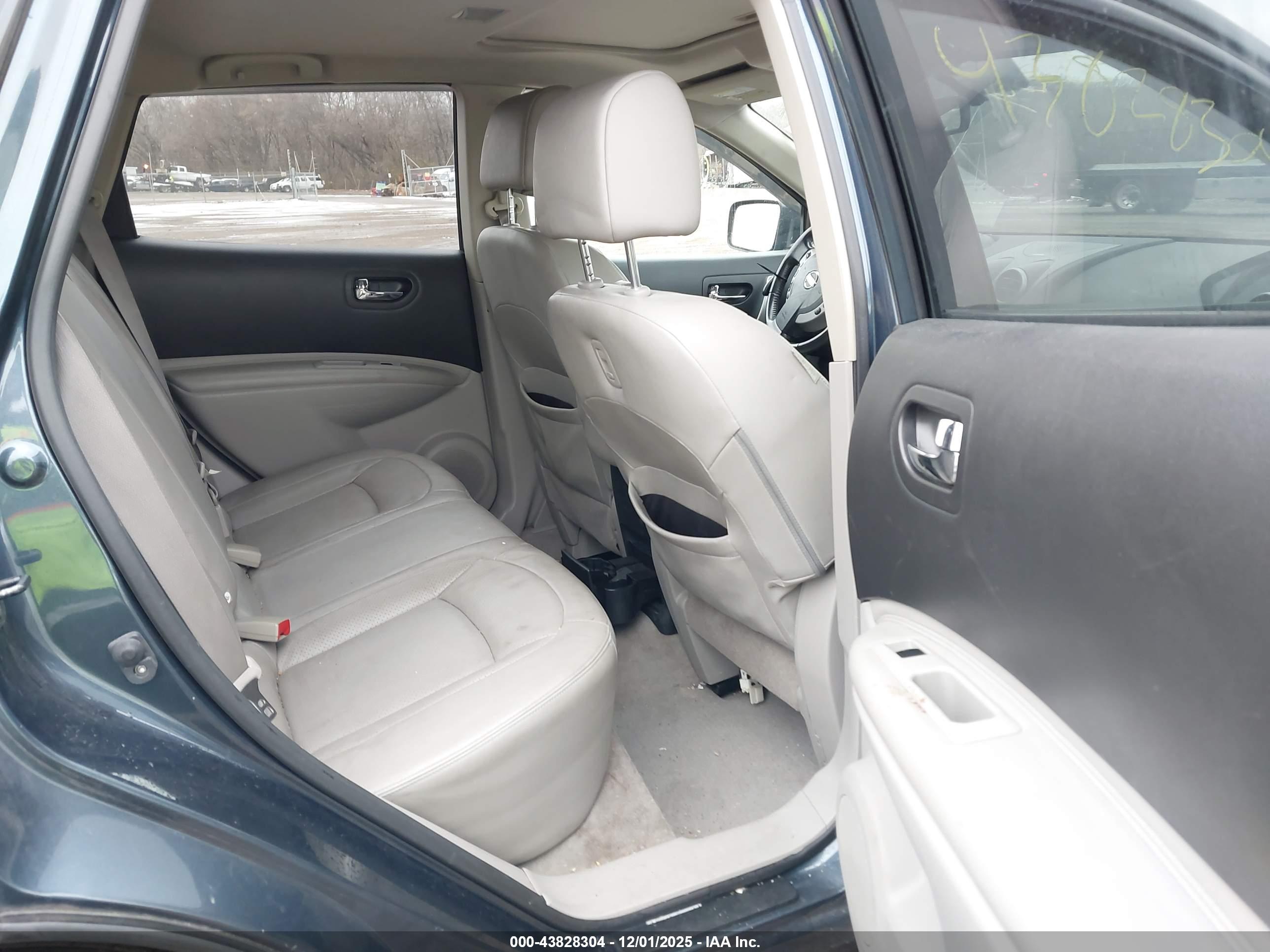 NISSAN ROGUE image 8