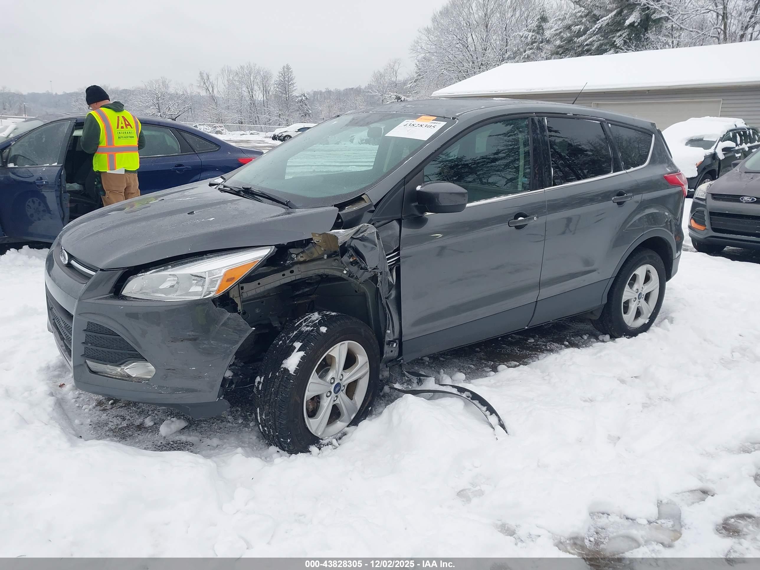 FORD ESCAPE image 2
