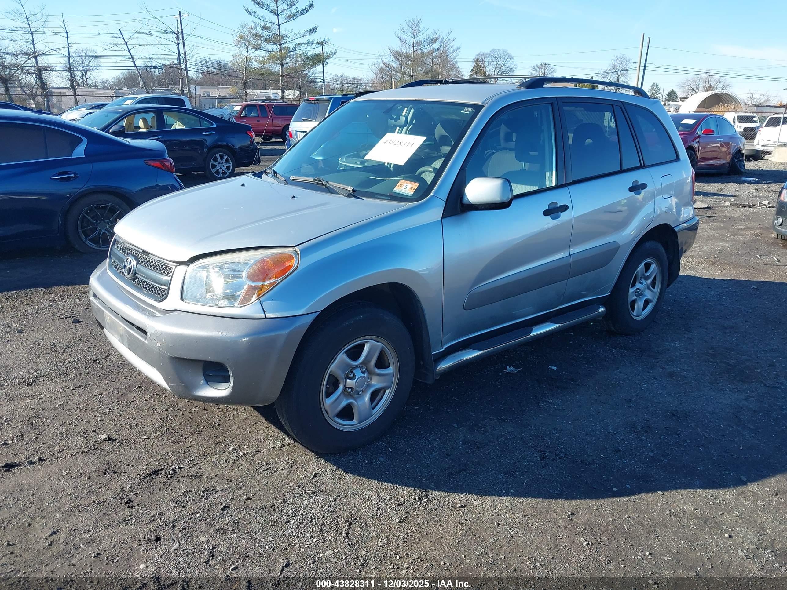 TOYOTA RAV4 image 2