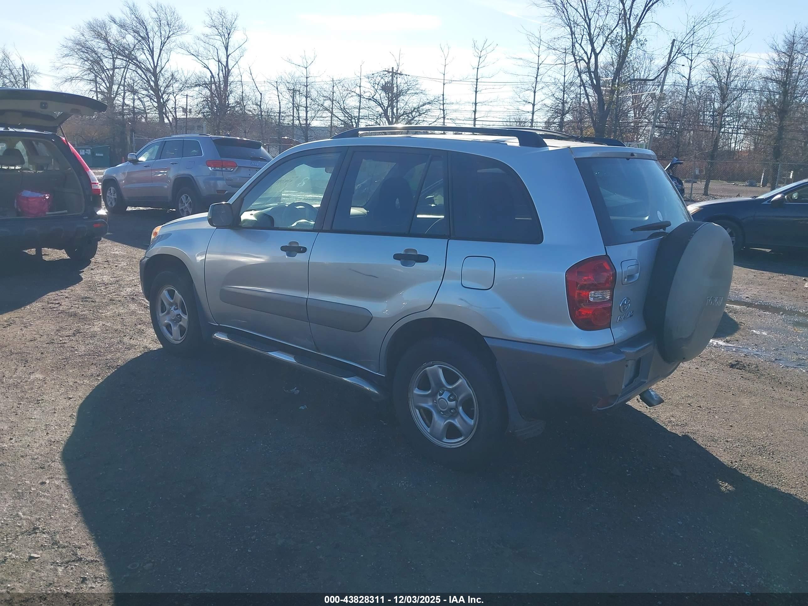 TOYOTA RAV4 image 3