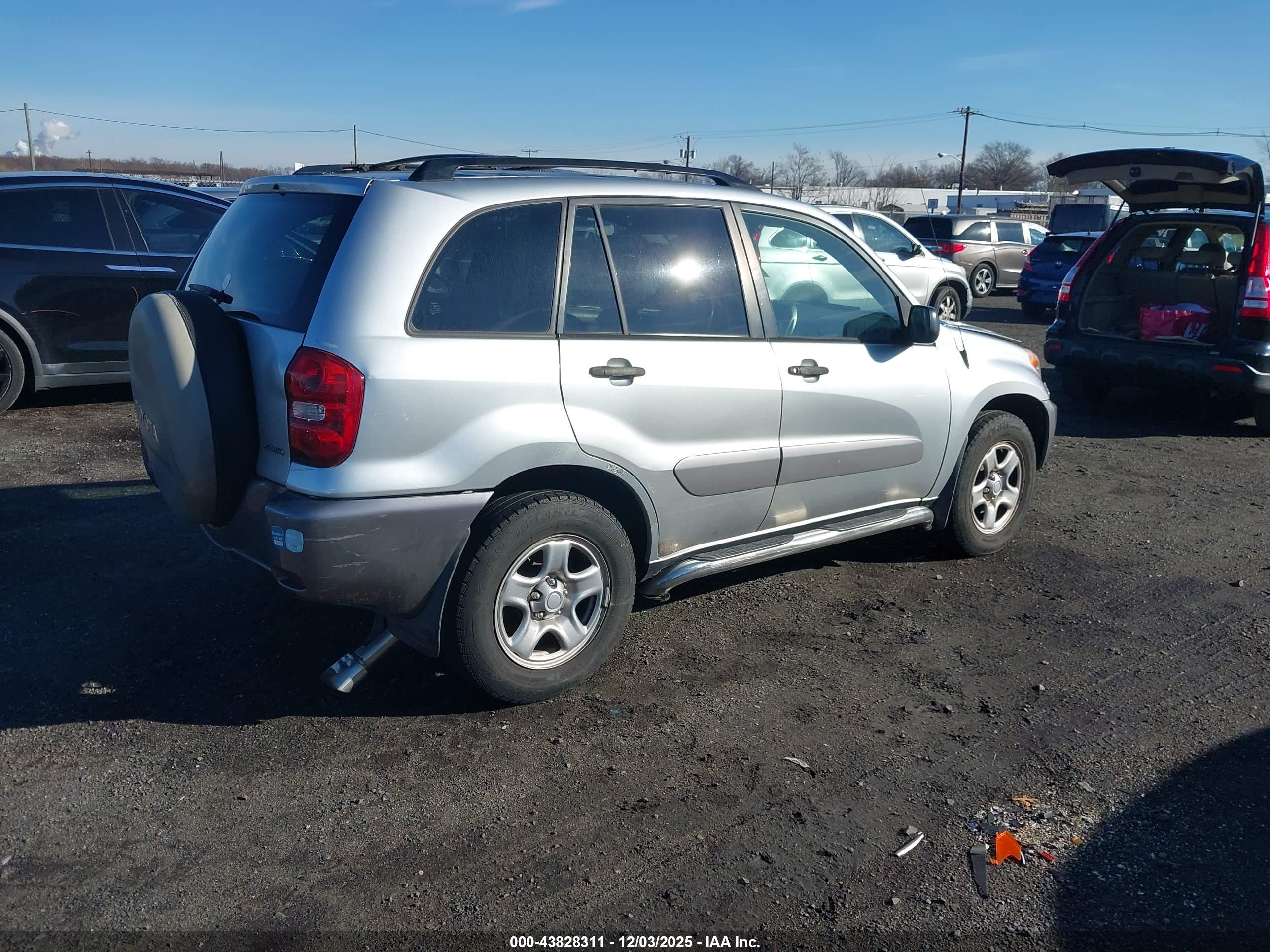 TOYOTA RAV4 image 4