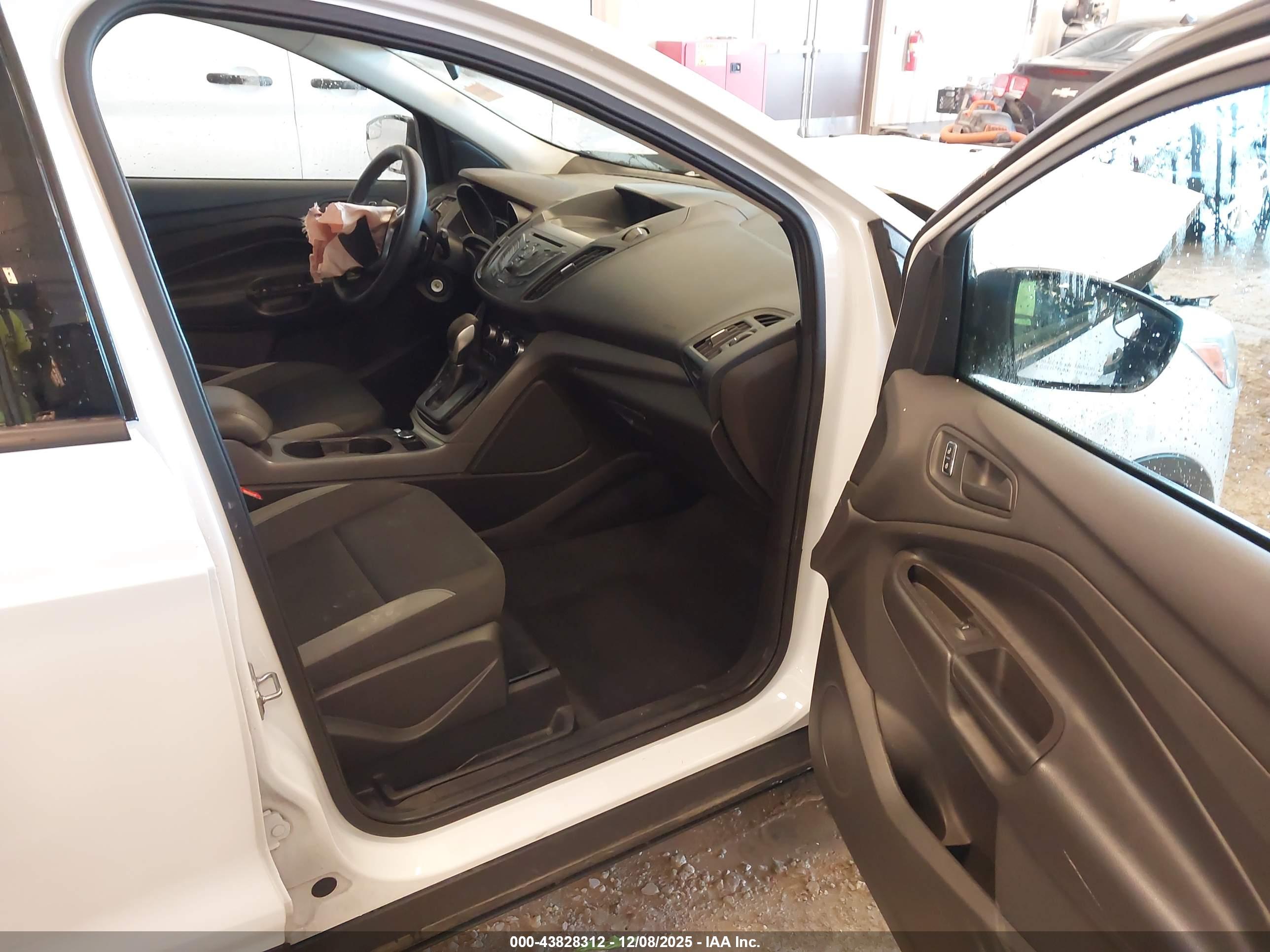 FORD ESCAPE image 5