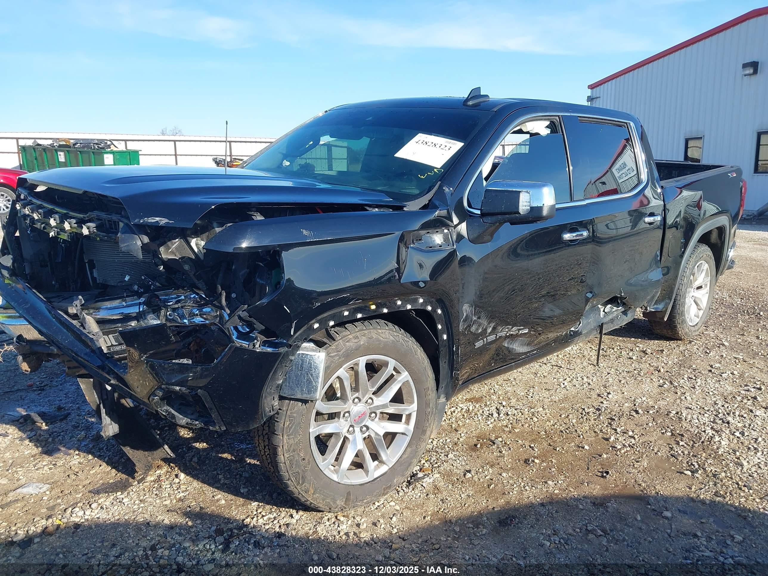 GMC SIERRA image 2