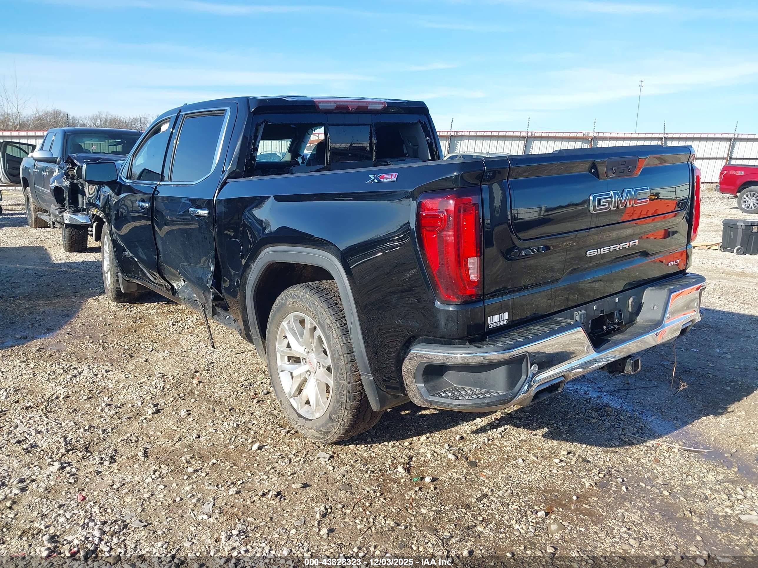 GMC SIERRA image 3