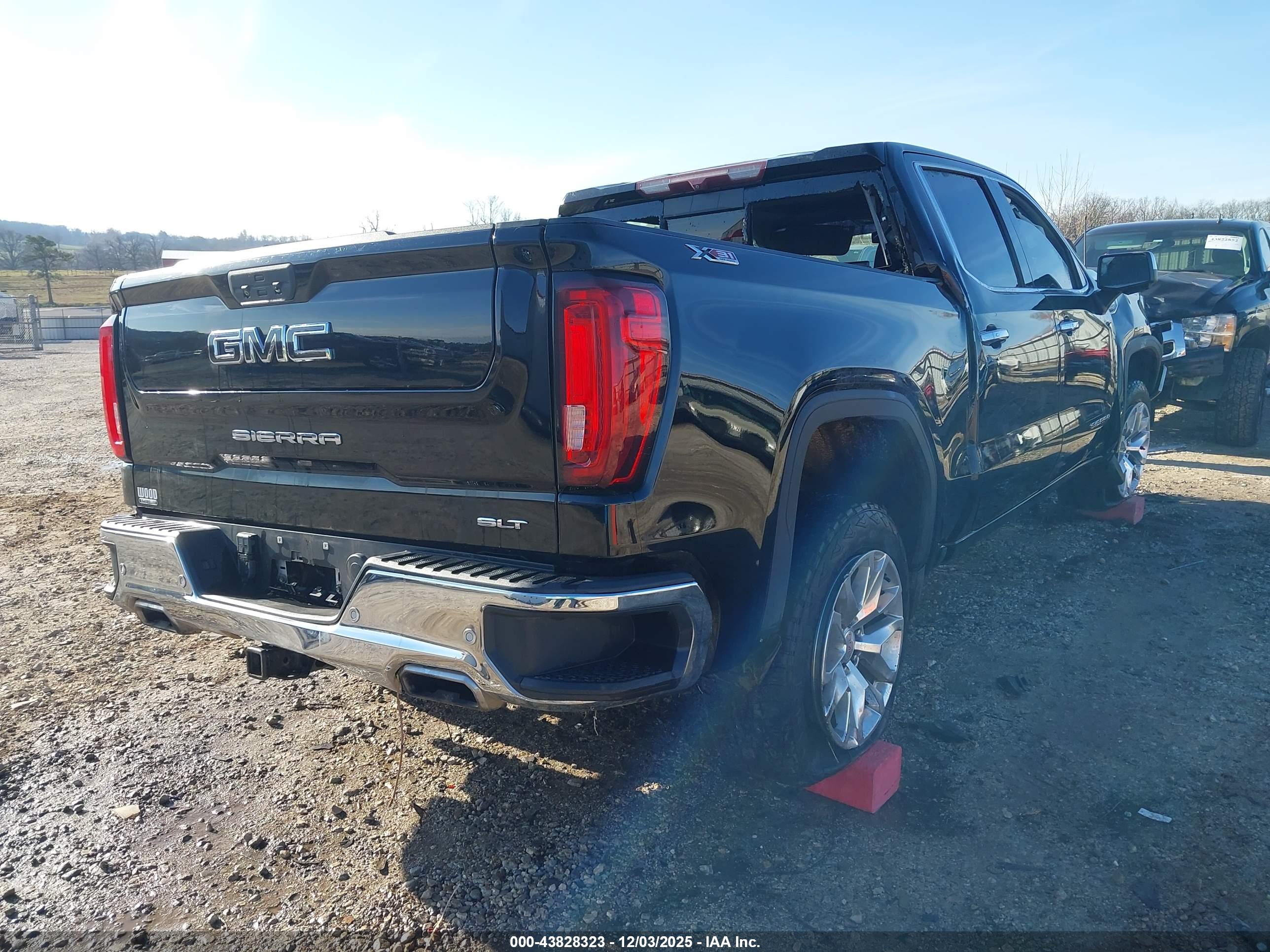 GMC SIERRA image 4