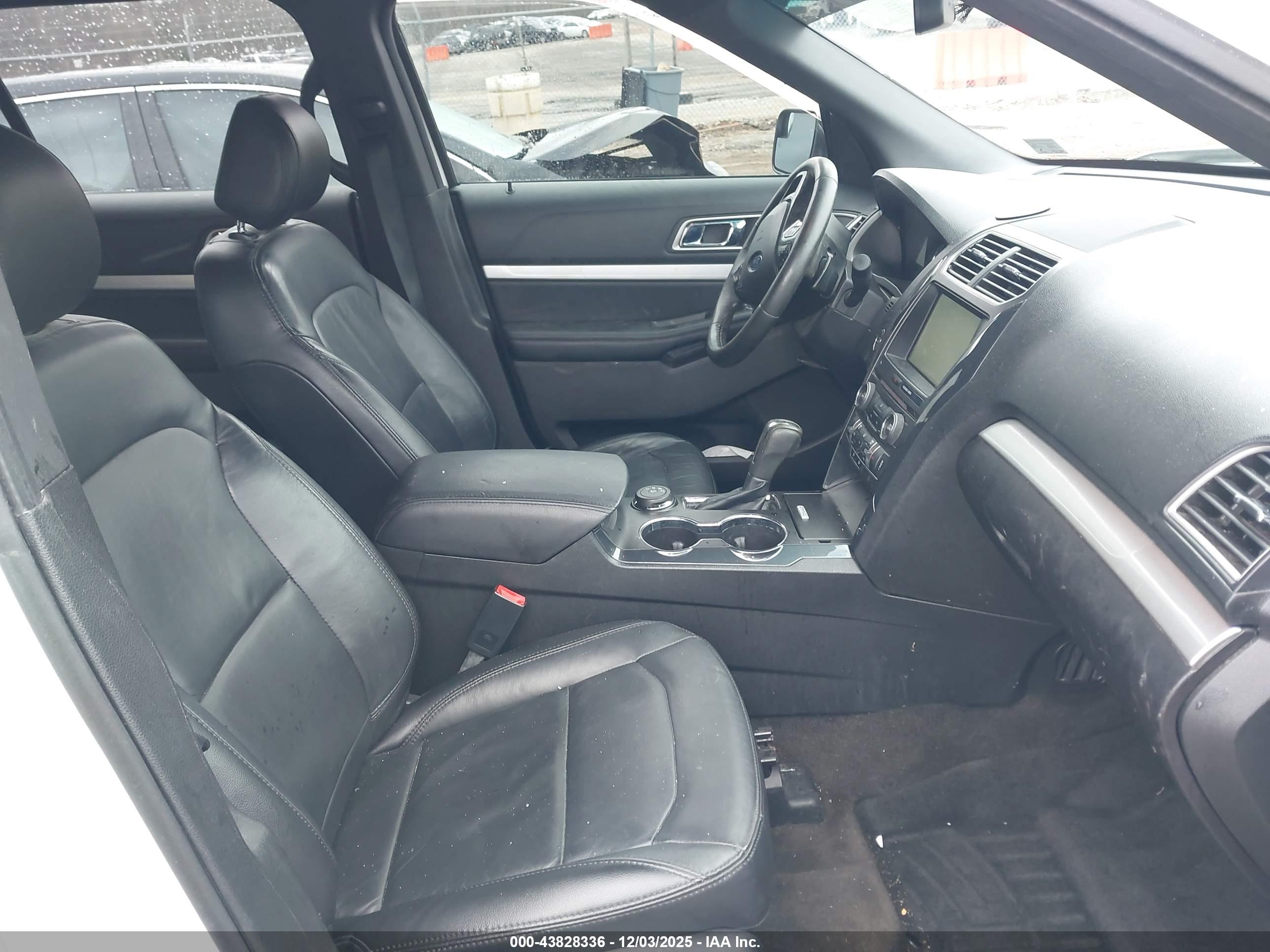 FORD EXPLORER image 5