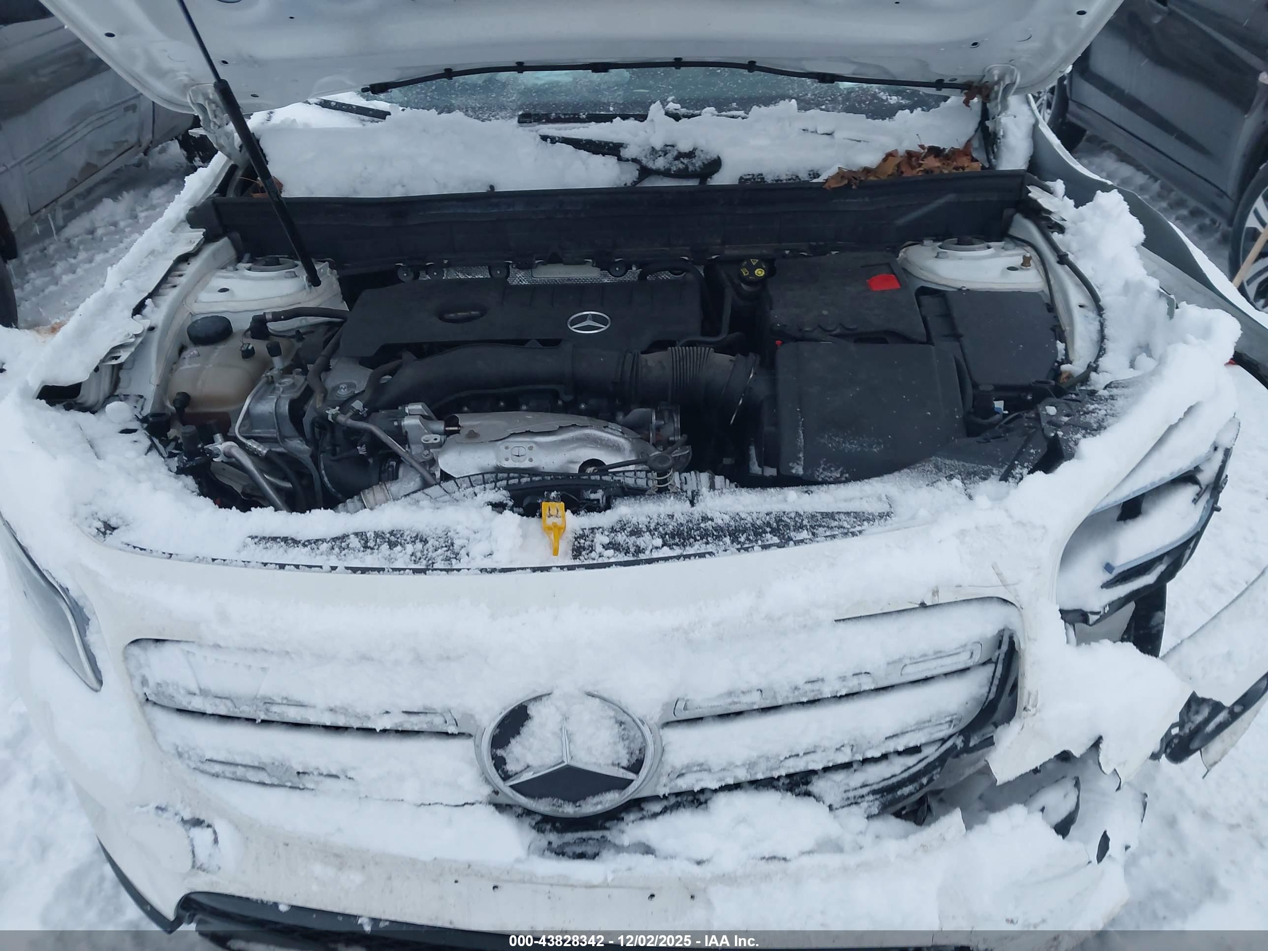 MERCEDES-BENZ GLB image 10