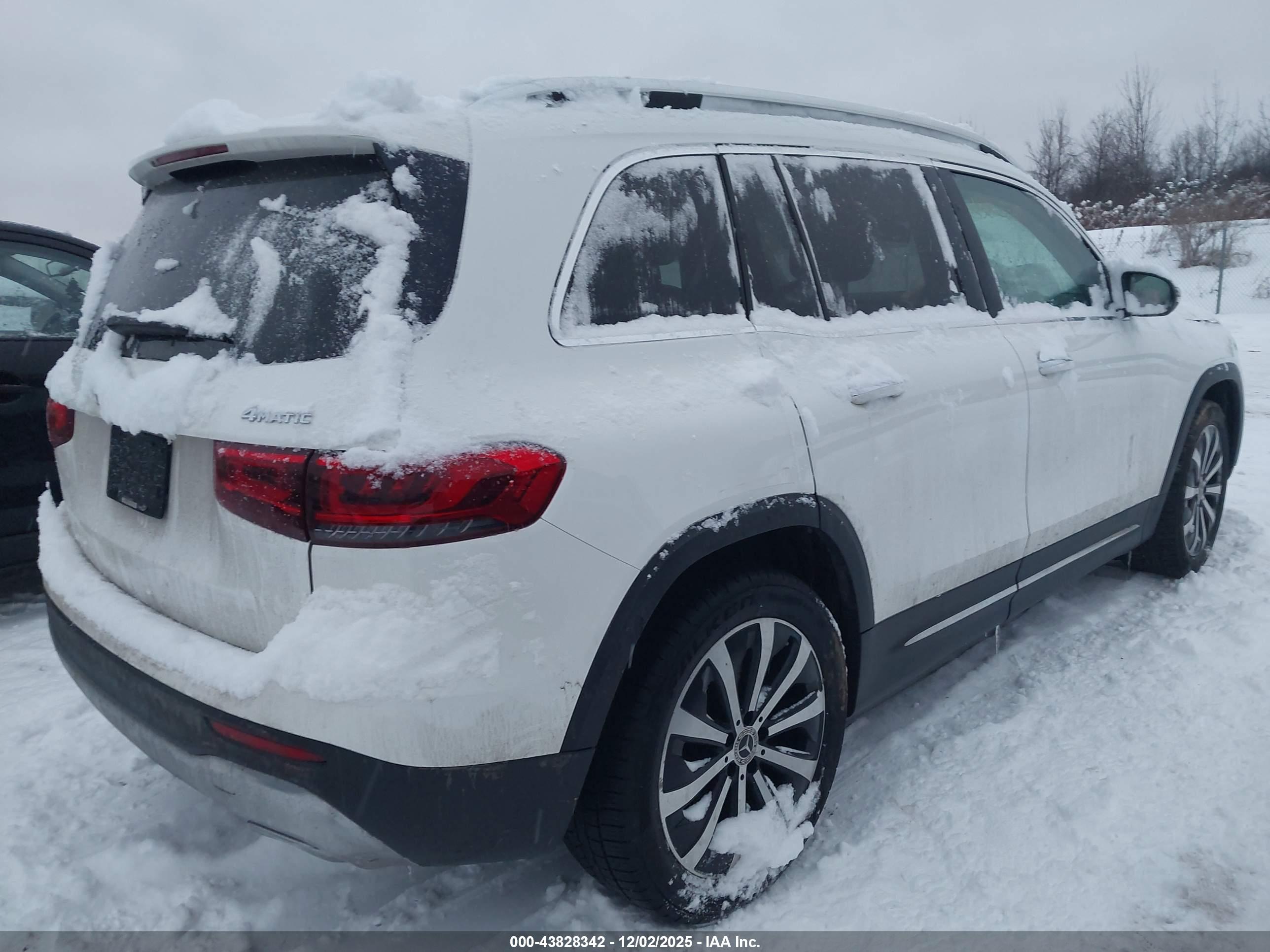 MERCEDES-BENZ GLB image 4