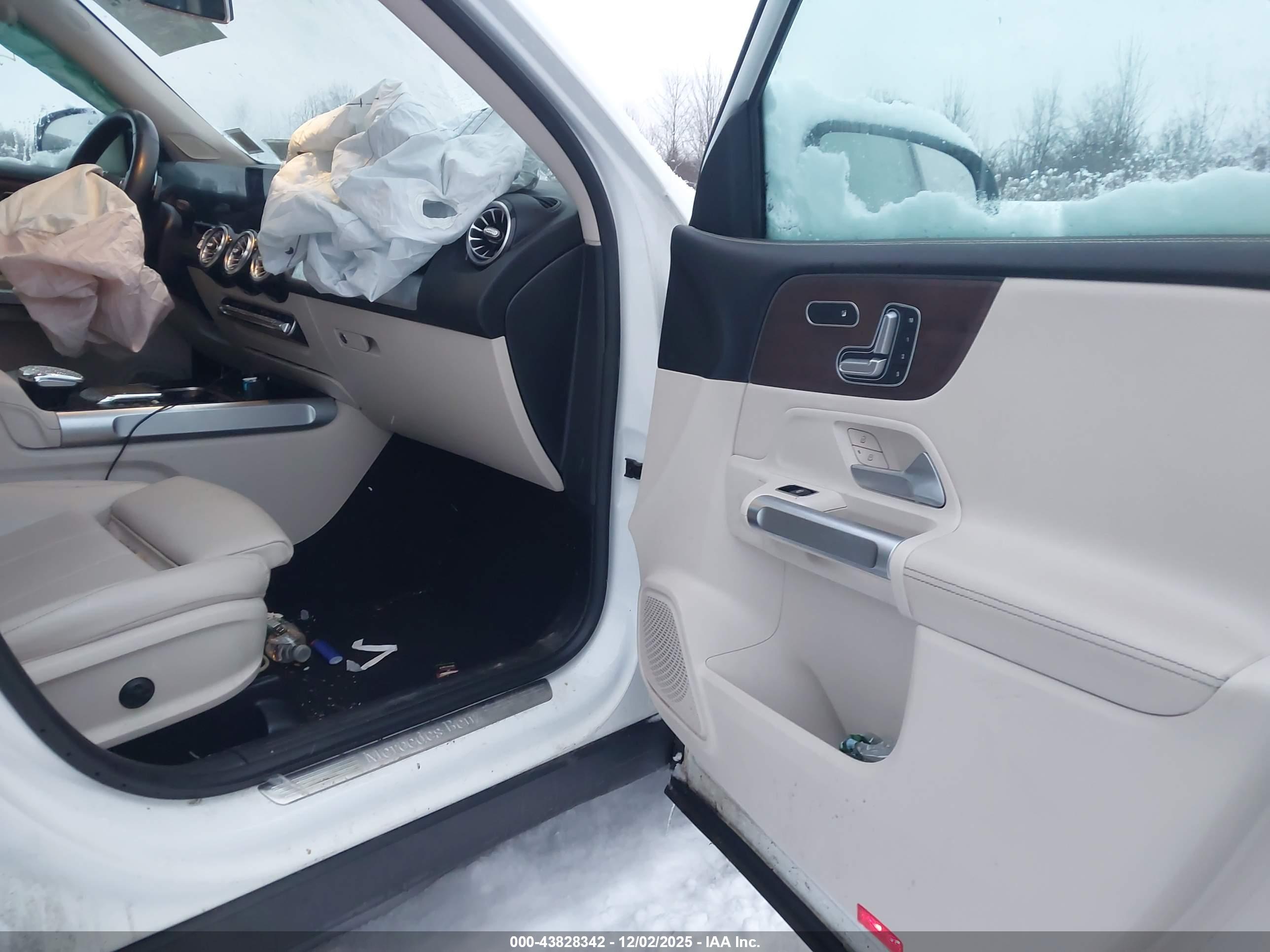 MERCEDES-BENZ GLB image 5