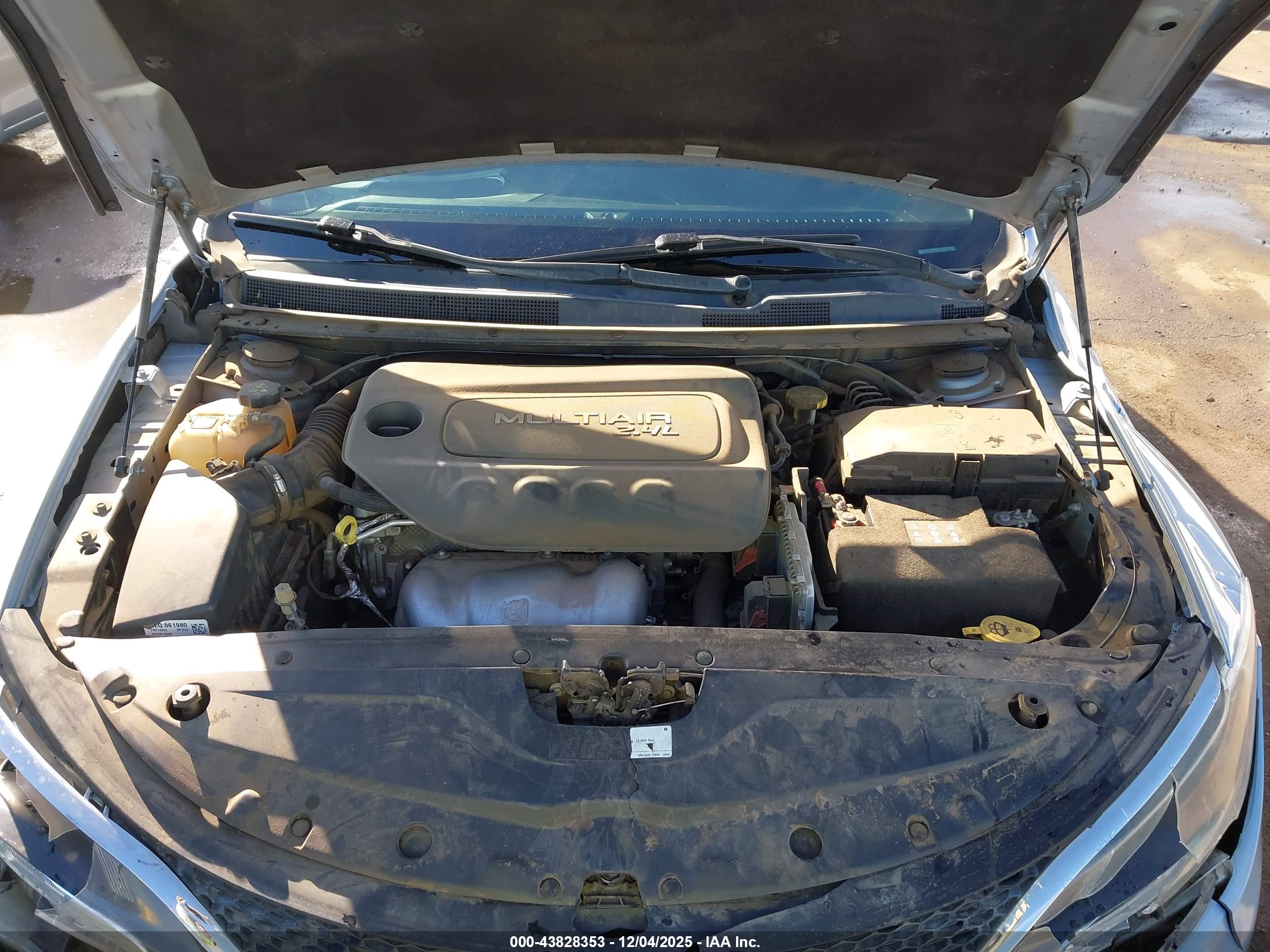 CHRYSLER 200 image 10