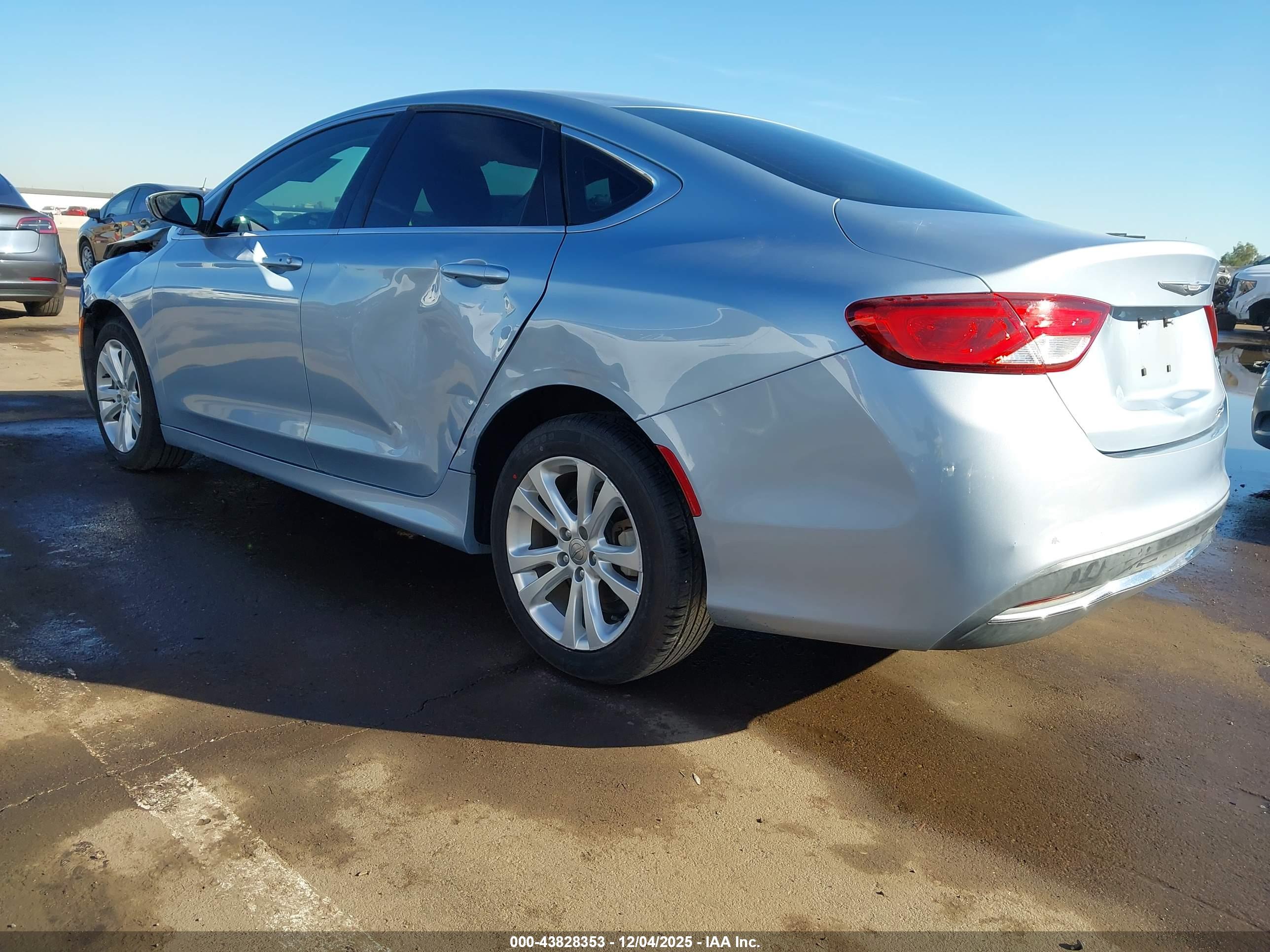 CHRYSLER 200 image 3