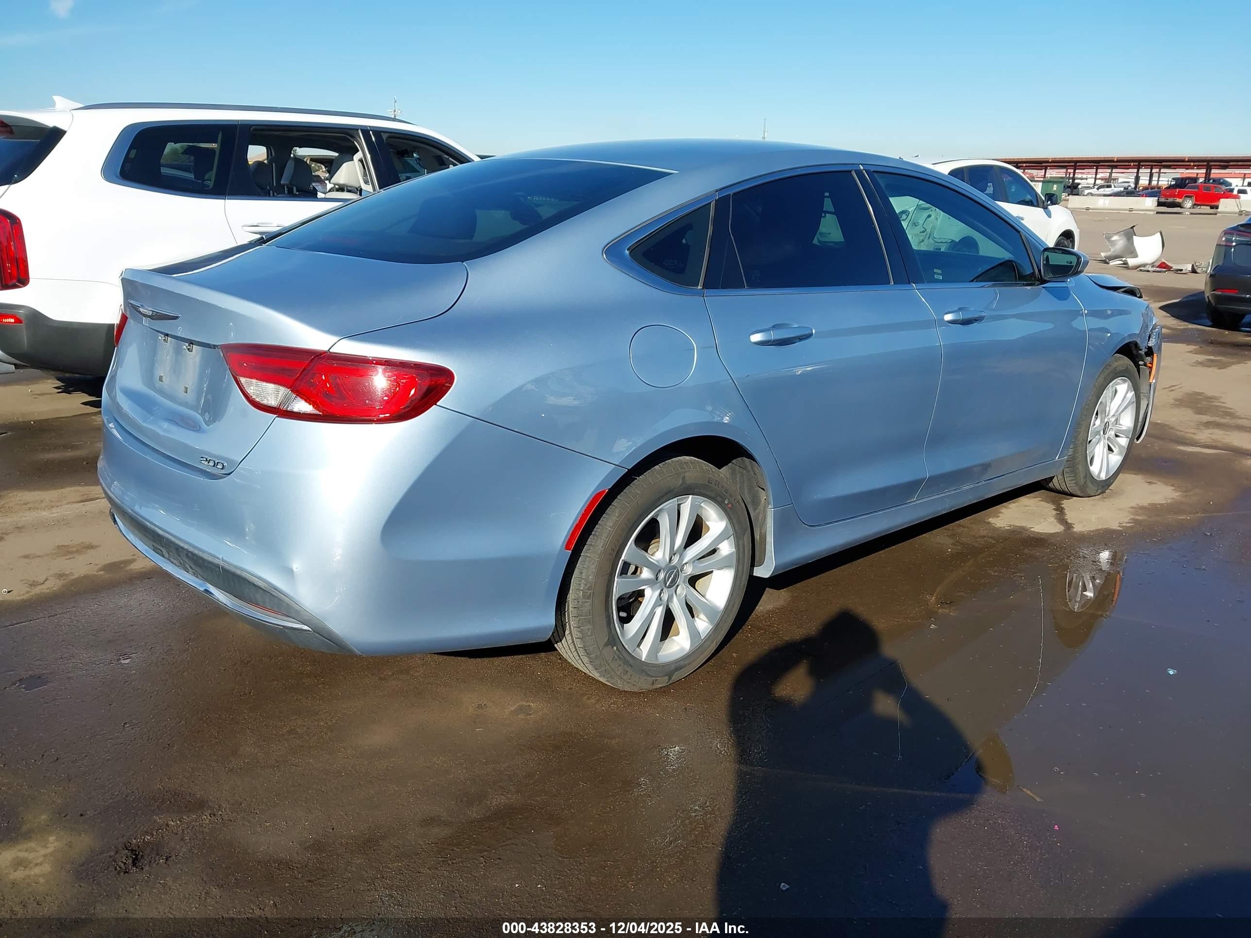 CHRYSLER 200 image 4