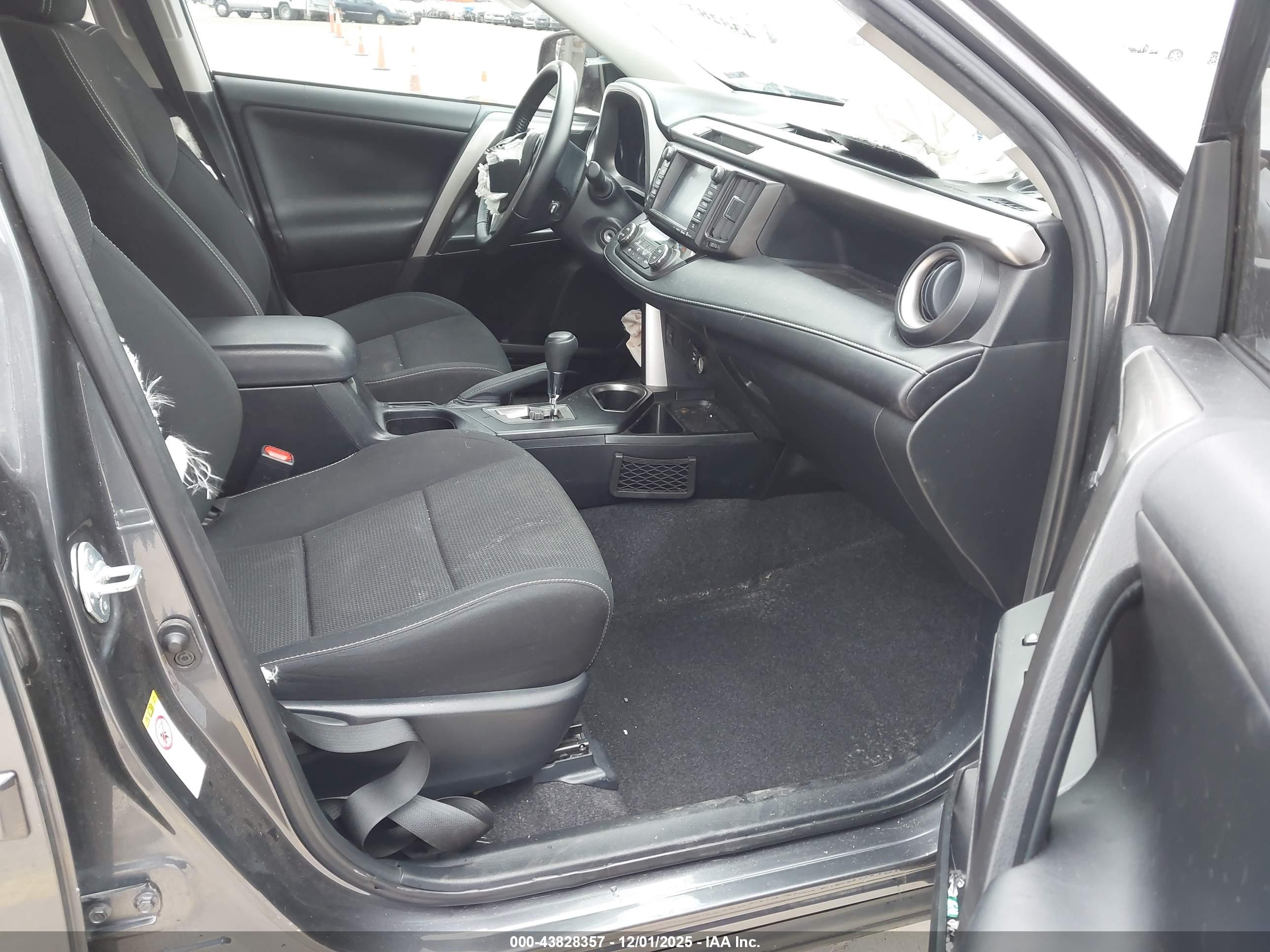 TOYOTA RAV4 image 5