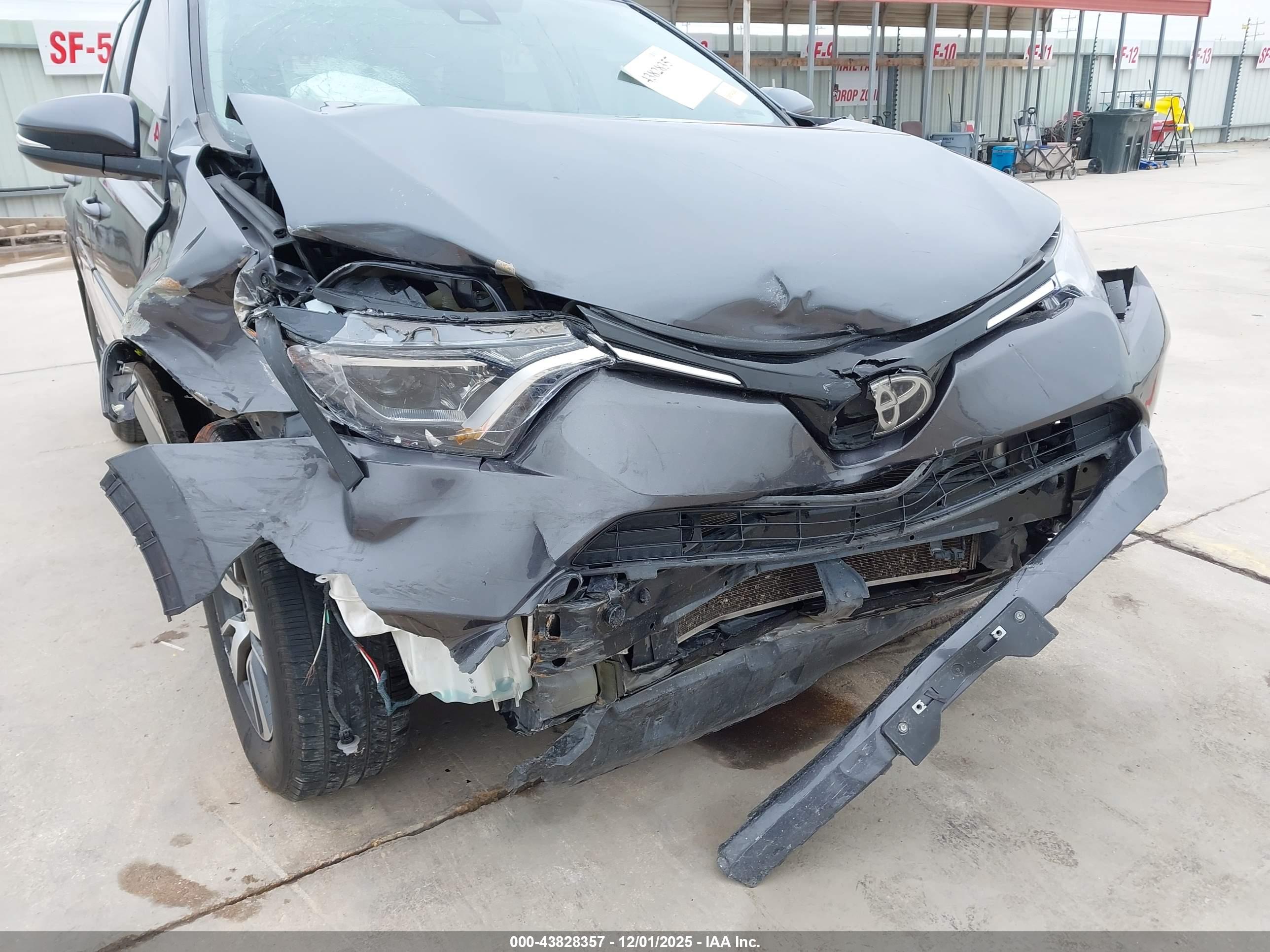 TOYOTA RAV4 image 6