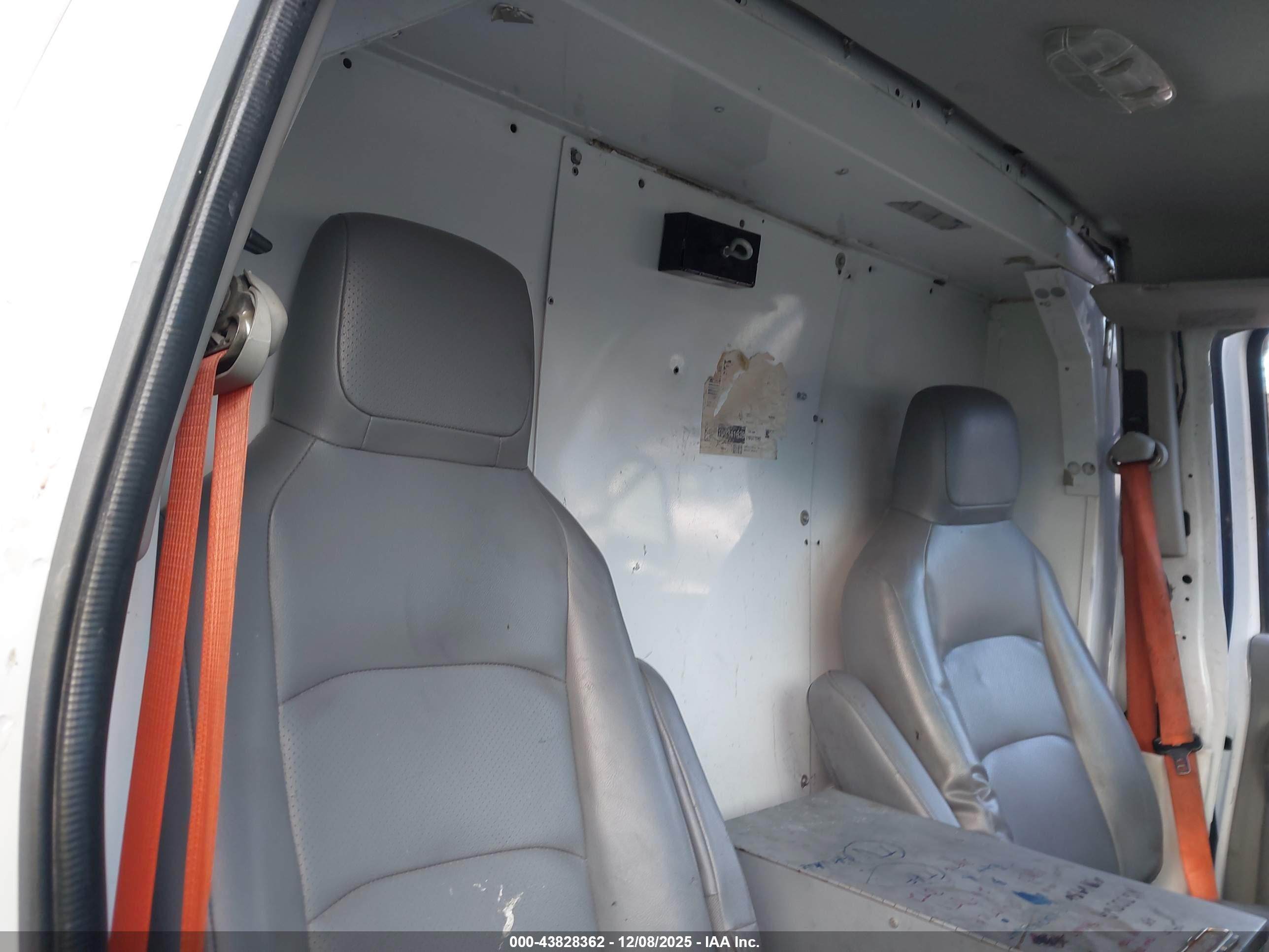FORD E-350 image 8