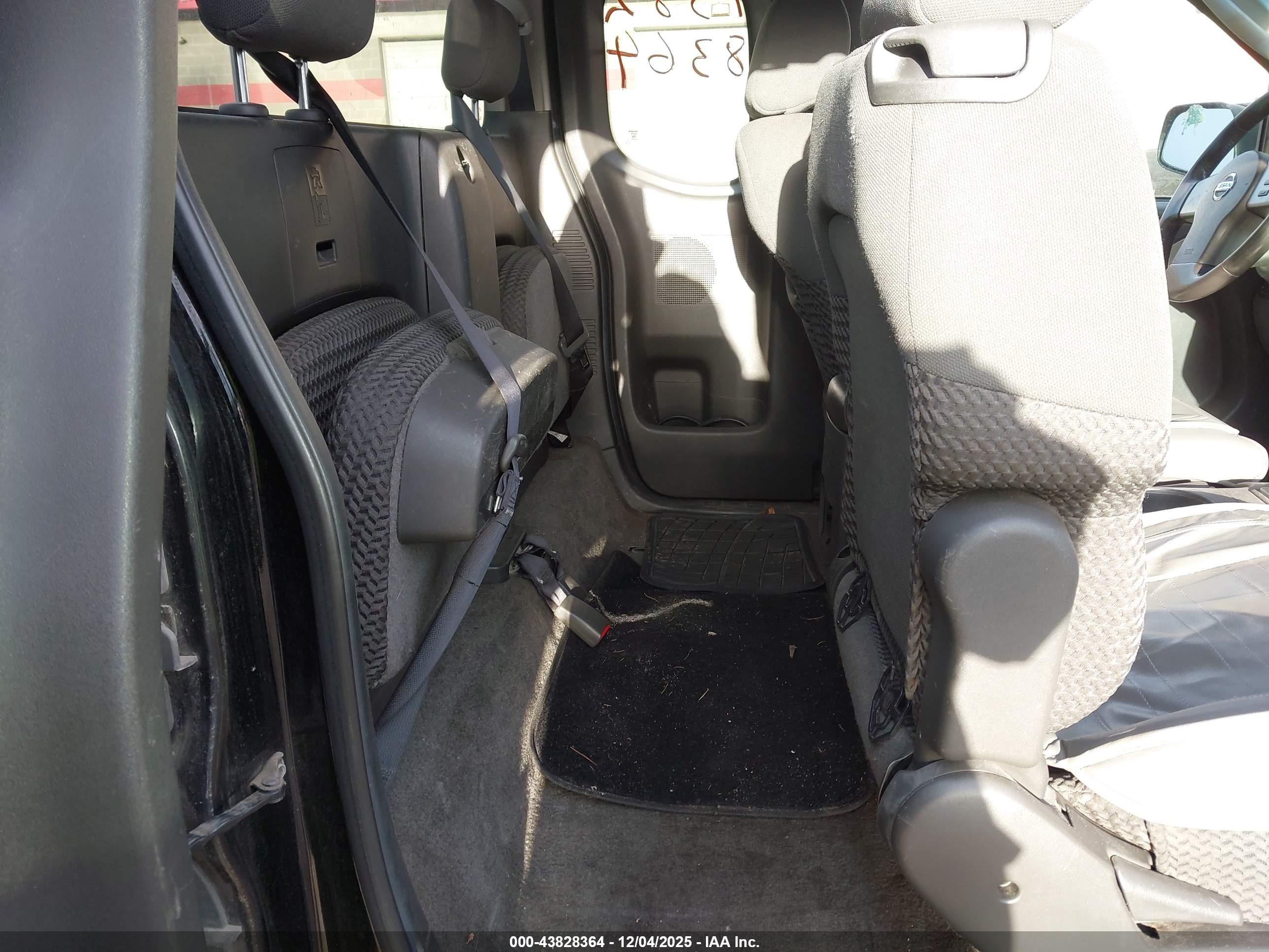 NISSAN FRONTIER image 8