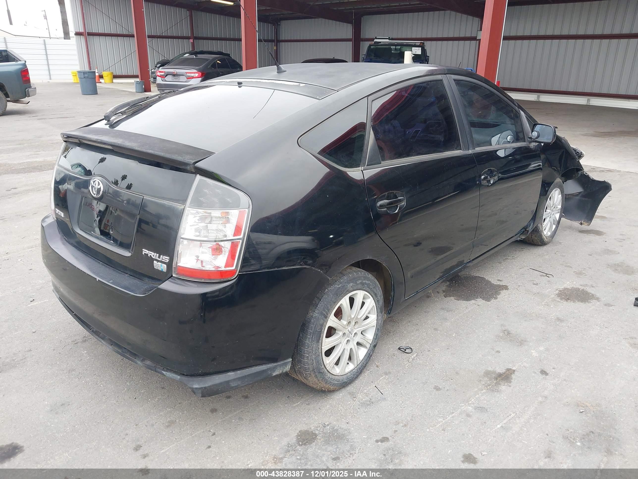 TOYOTA PRIUS image 4