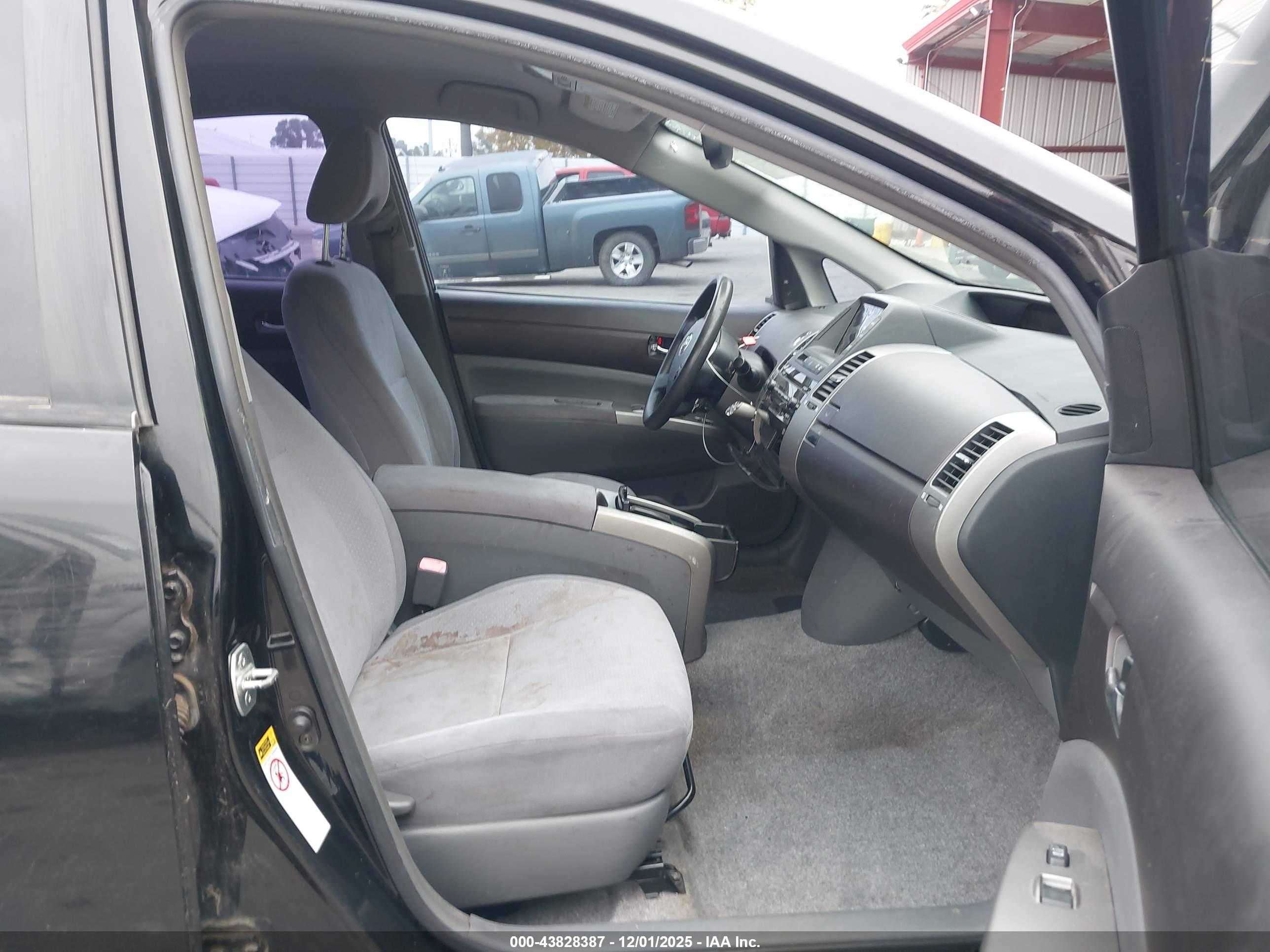 TOYOTA PRIUS image 5