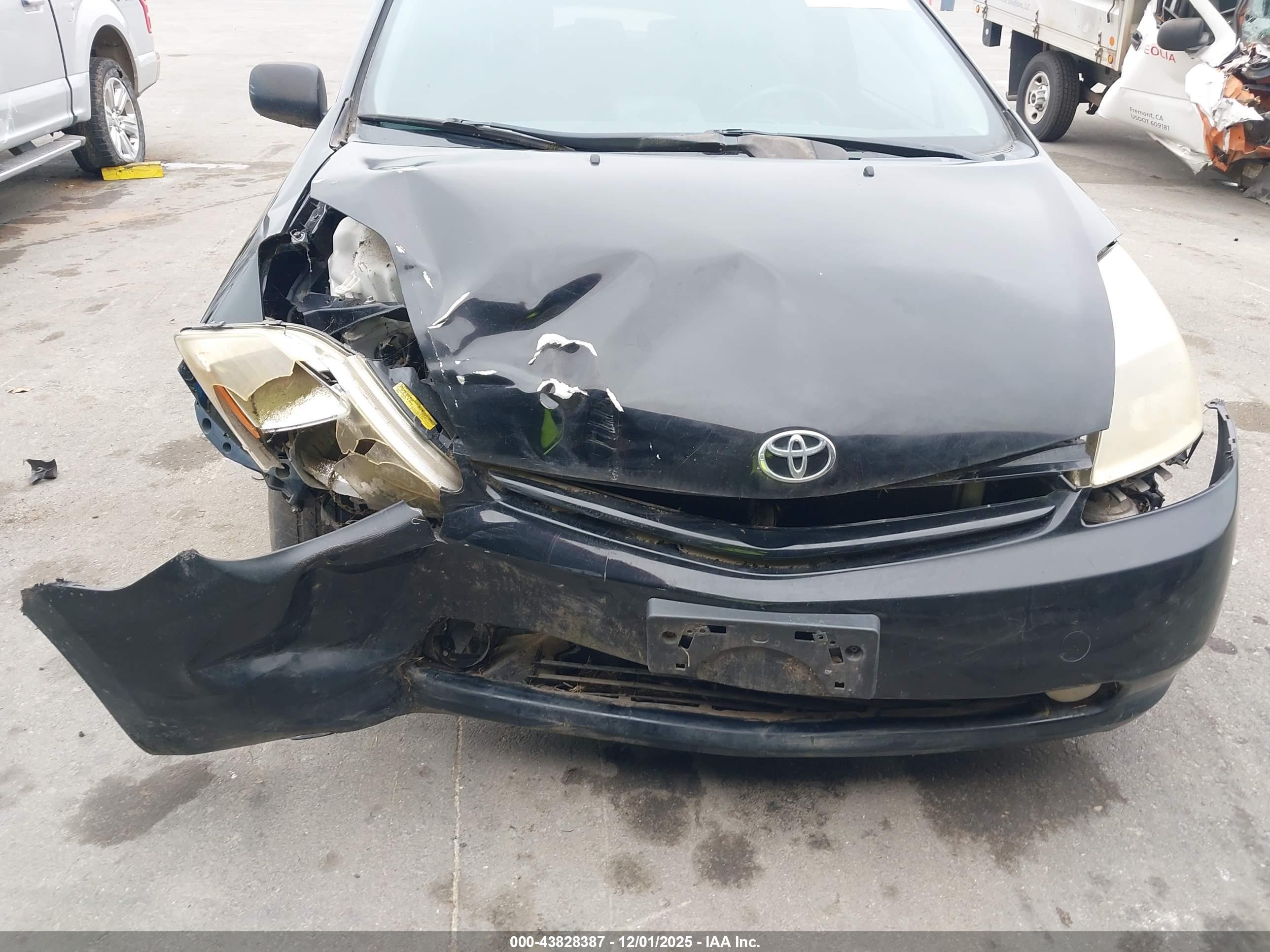 TOYOTA PRIUS image 6