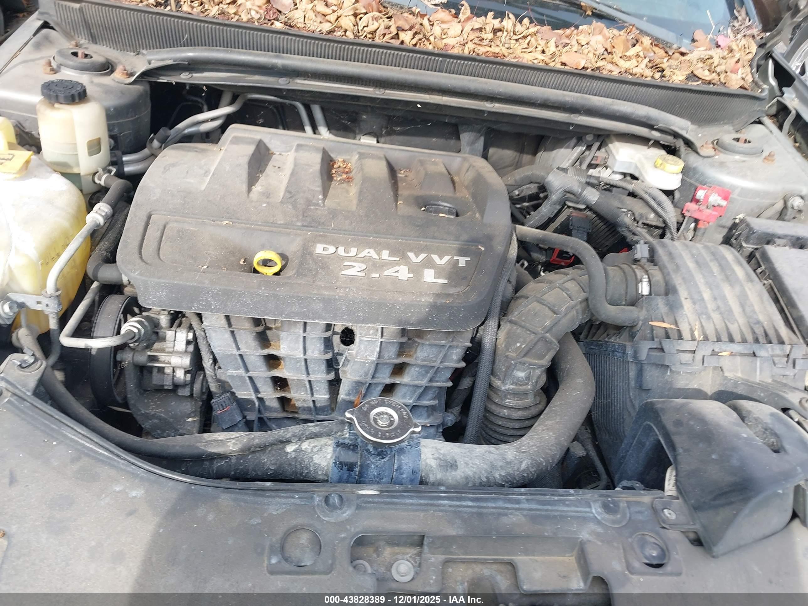 CHRYSLER 200 image 10
