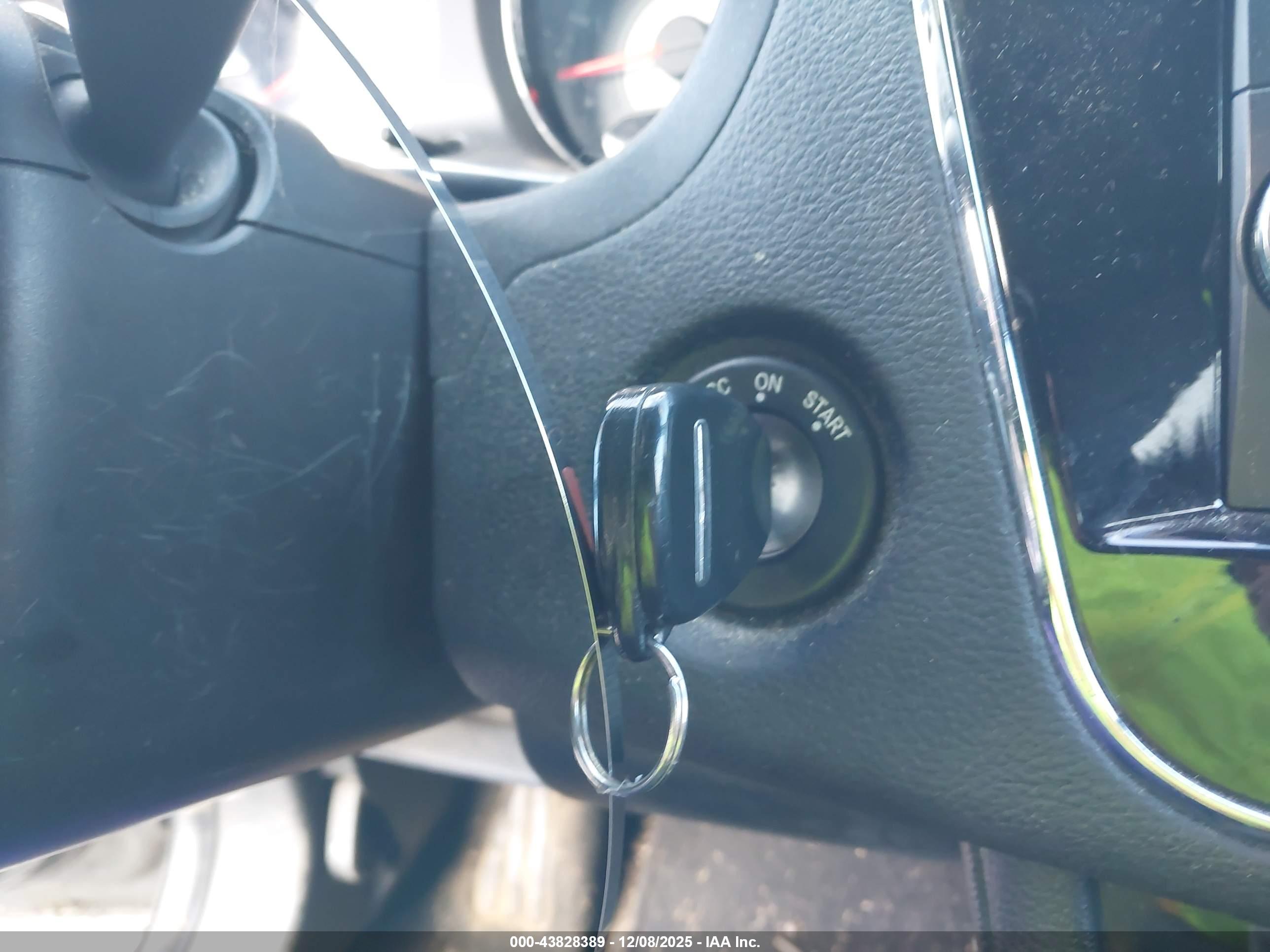 CHRYSLER 200 image 11