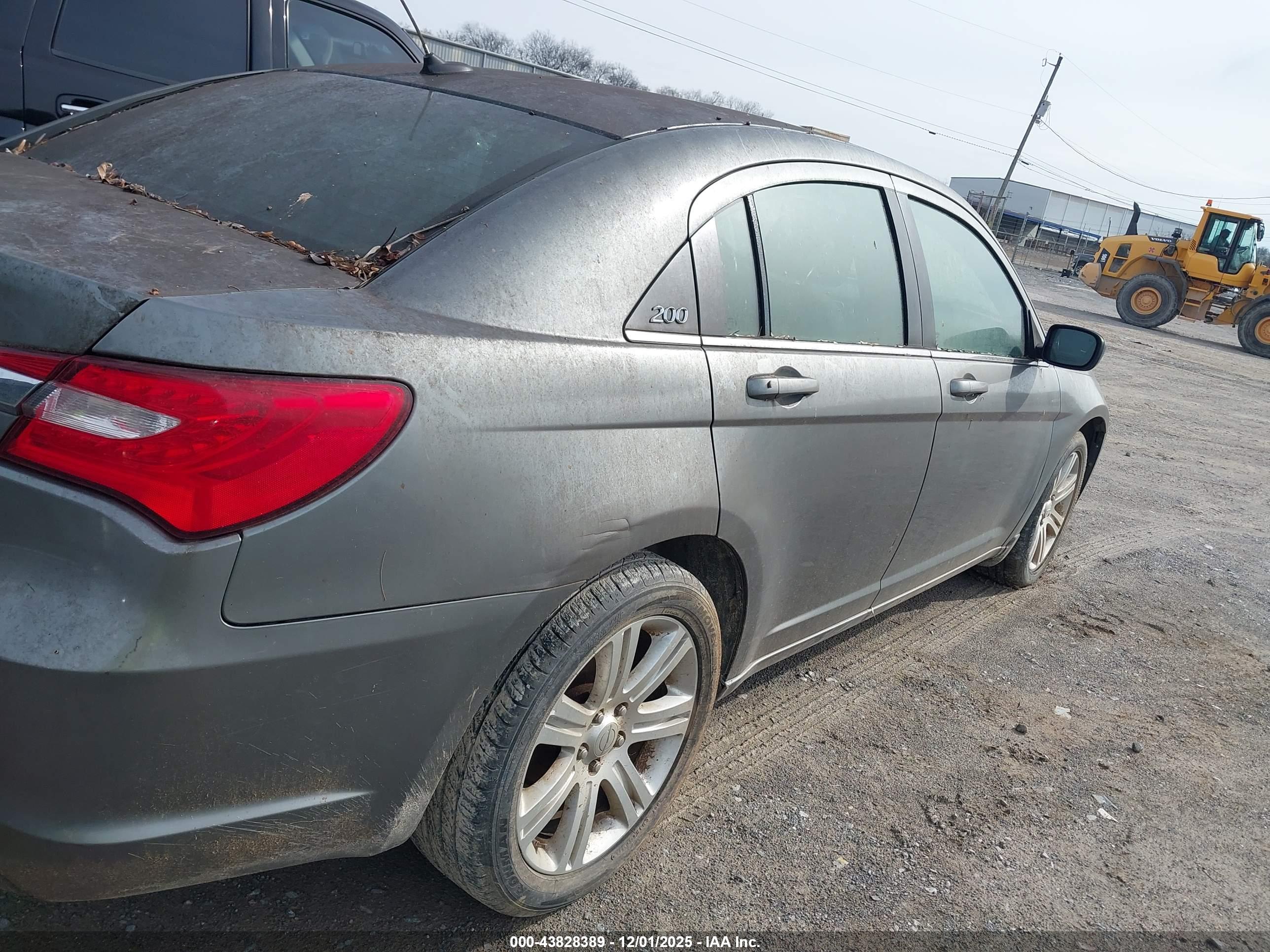 CHRYSLER 200 image 4